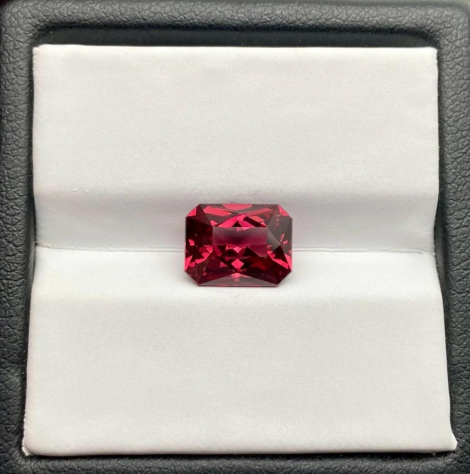 Garnet Malaya Natural Loose Gemstone 3.13 Ct. Octagon cut, Tanzania, certificate In New Condition For Sale In Daugavpils, LV