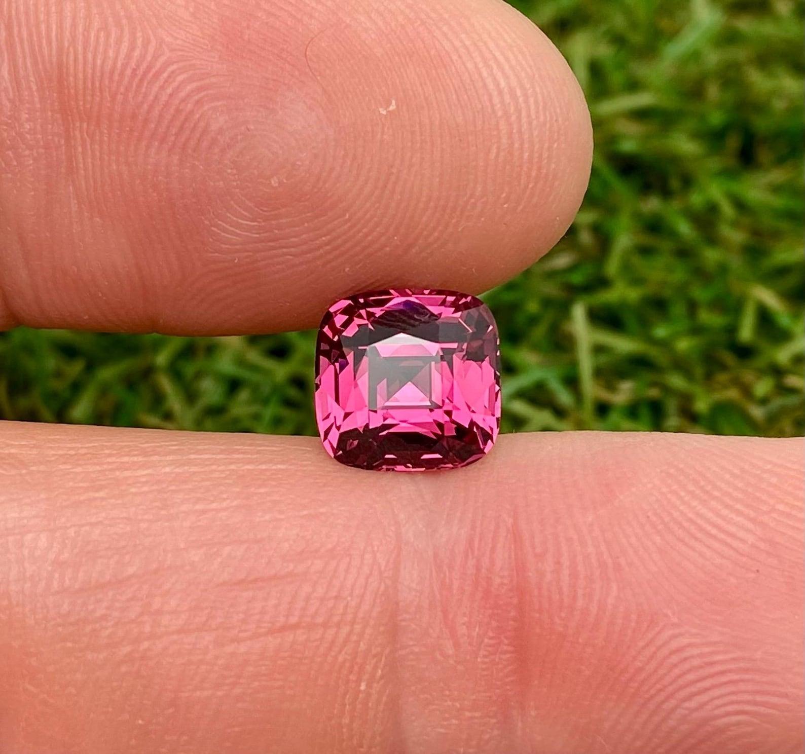 Garnet Malaya Natural Loose Gemstone 4.10 Ct. Cushion cut, Tanzania, certificate en venta 5