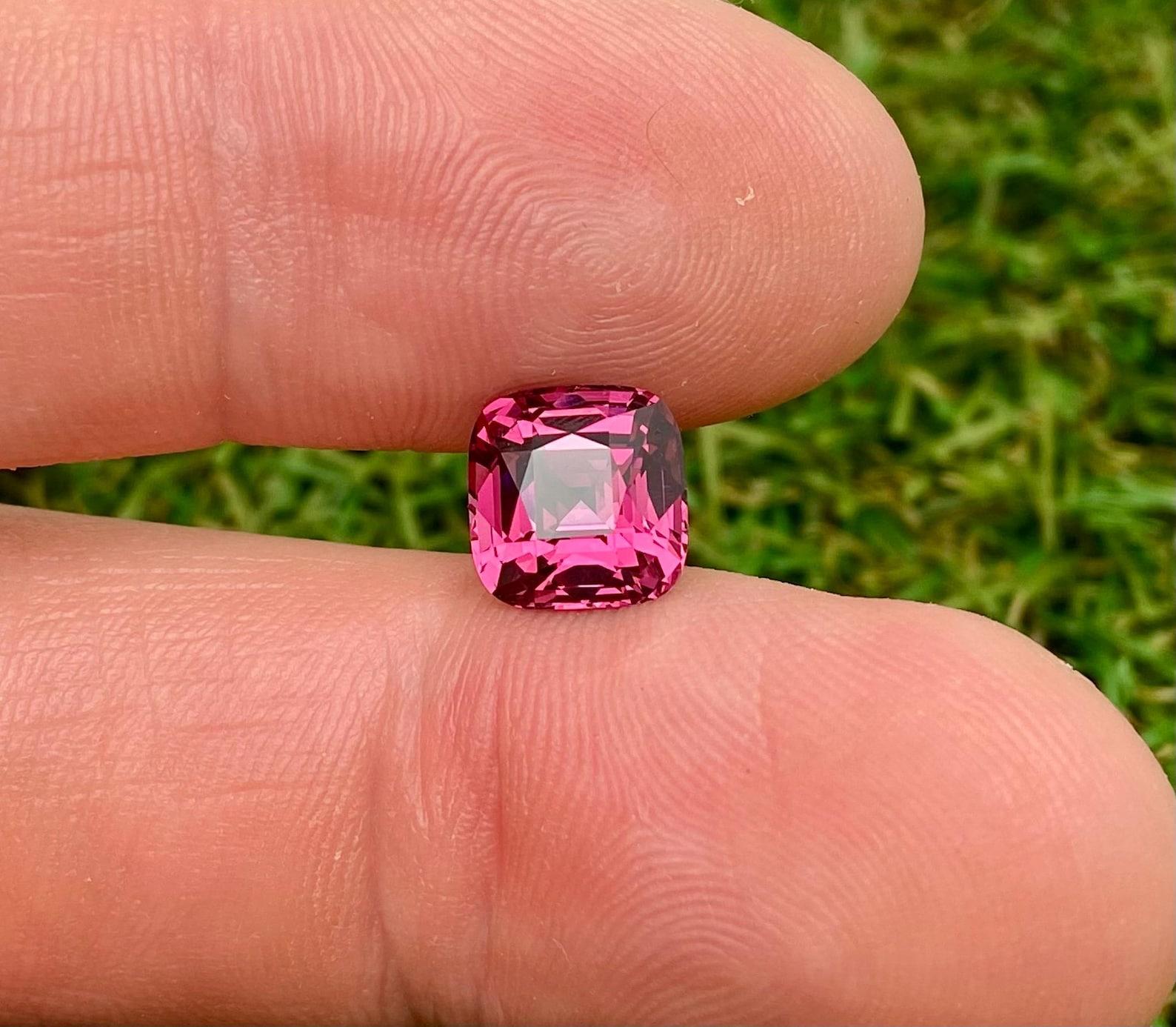 Garnet Malaya Natural Loose Gemstone 4.10 Ct. Cushion cut, Tanzania, certificate en venta 2