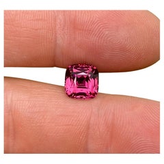 Garnet Malaya Natural Loose Gemstone 4.10 Ct. Cushion cut, Tanzania, certificate