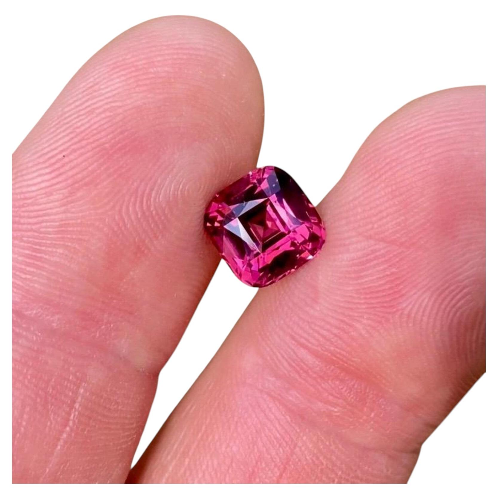 Garnet Malaya Natural Loose Gemstone 4.10 Ct. Taille coussin, Tanzanie, certificat