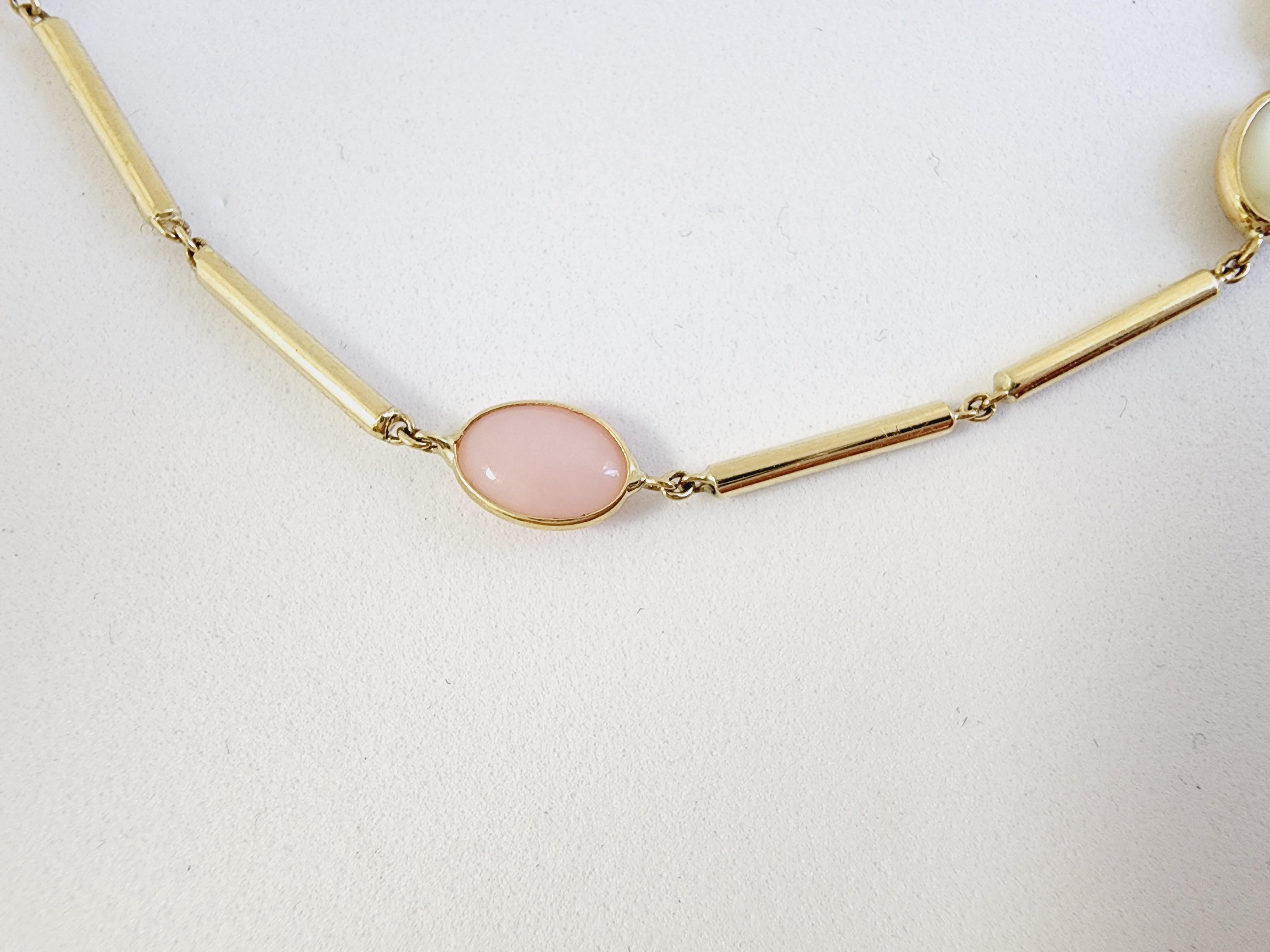 Garnet Mother of Pearl Yellow Gold Link Bracelet In New Condition In Great Neck, NY
