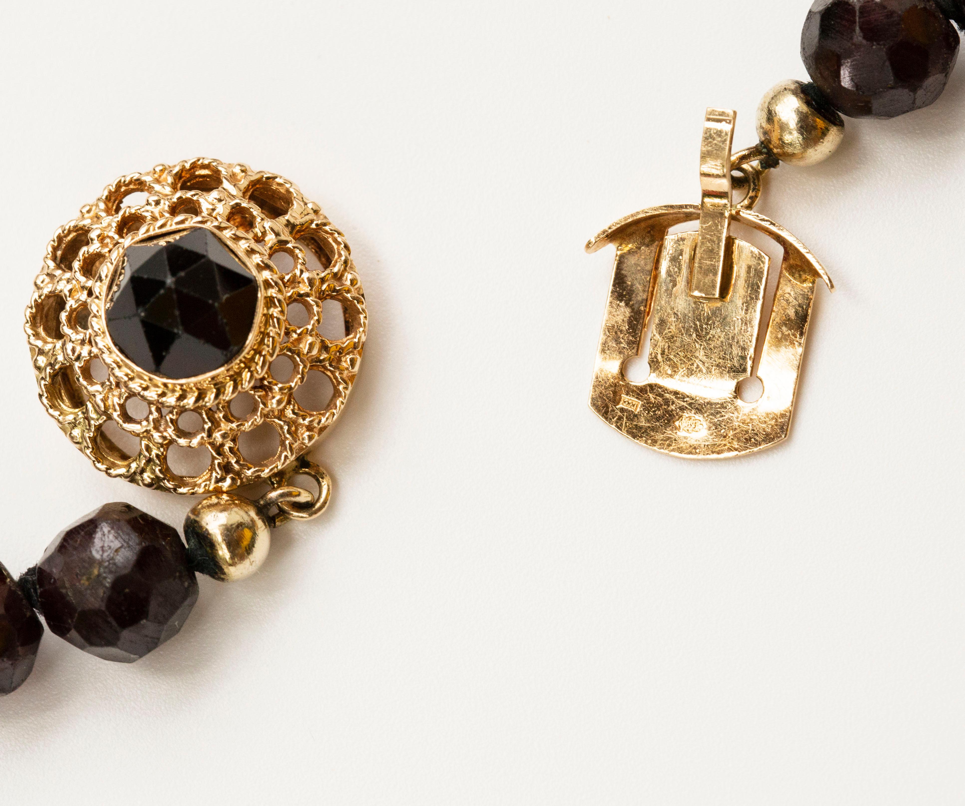 Collana con granato e chiusura in filigrana d'oro giallo 14K in vendita 5