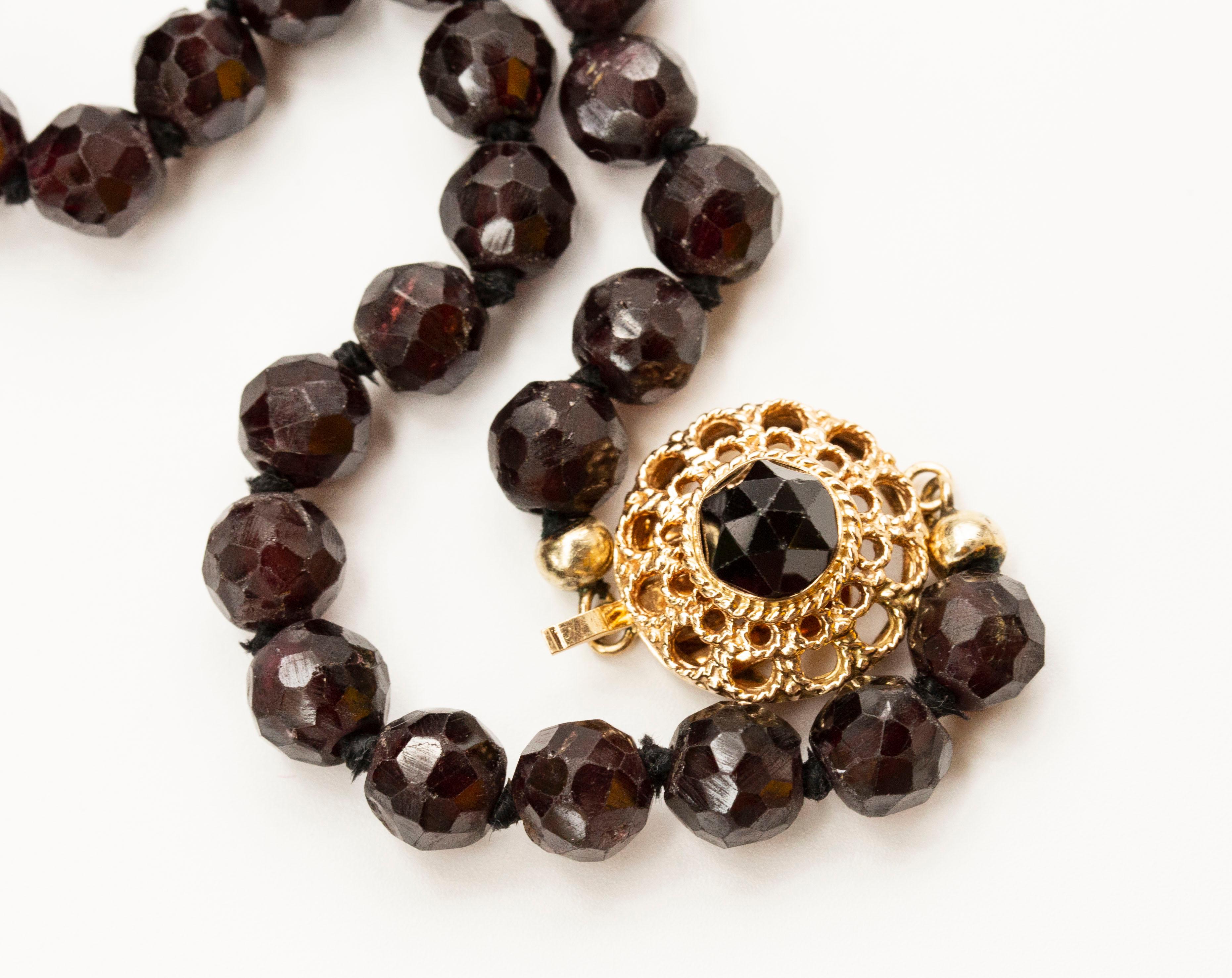 Collana con granato e chiusura in filigrana d'oro giallo 14K in vendita 6