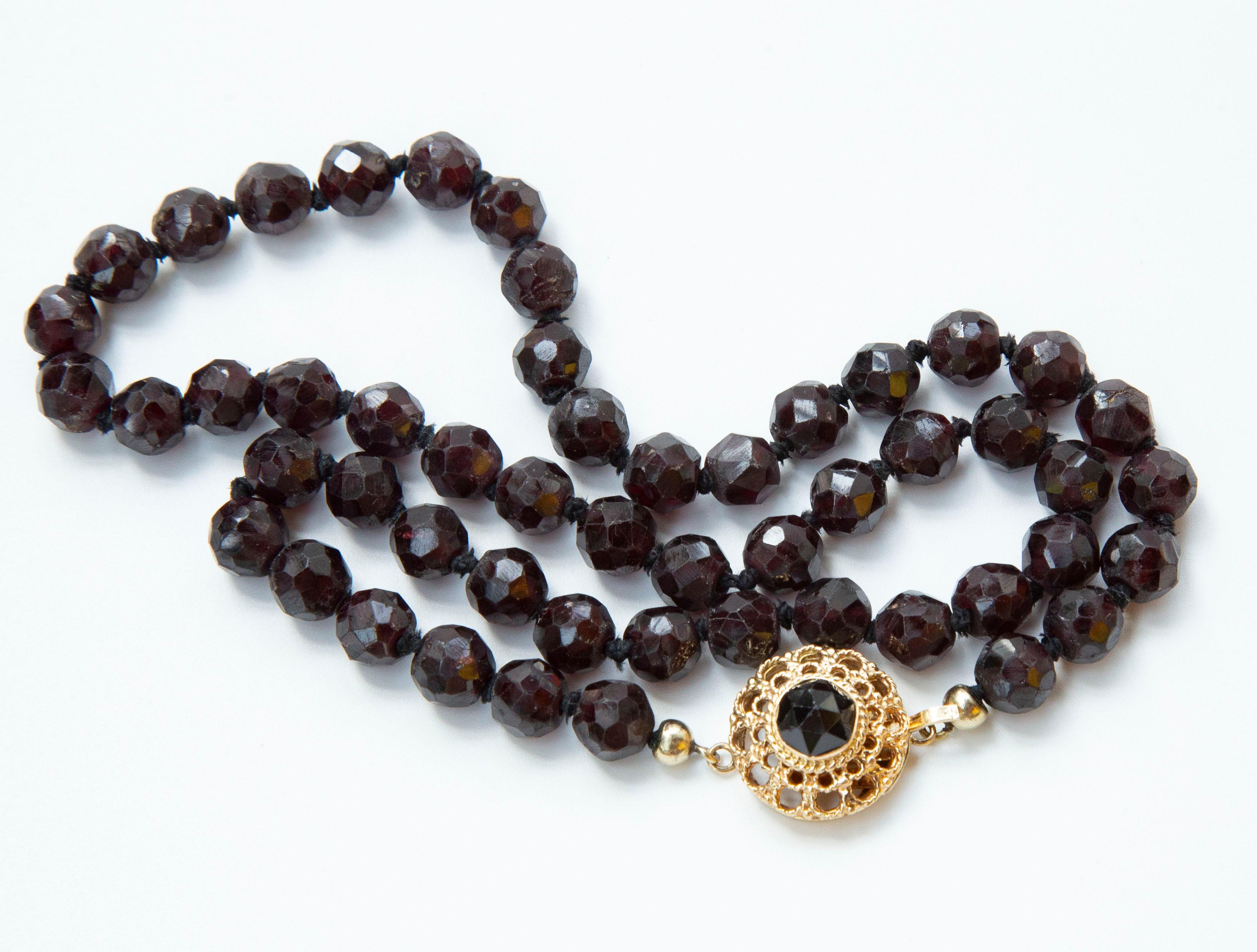 Collana con granato e chiusura in filigrana d'oro giallo 14K in vendita 7