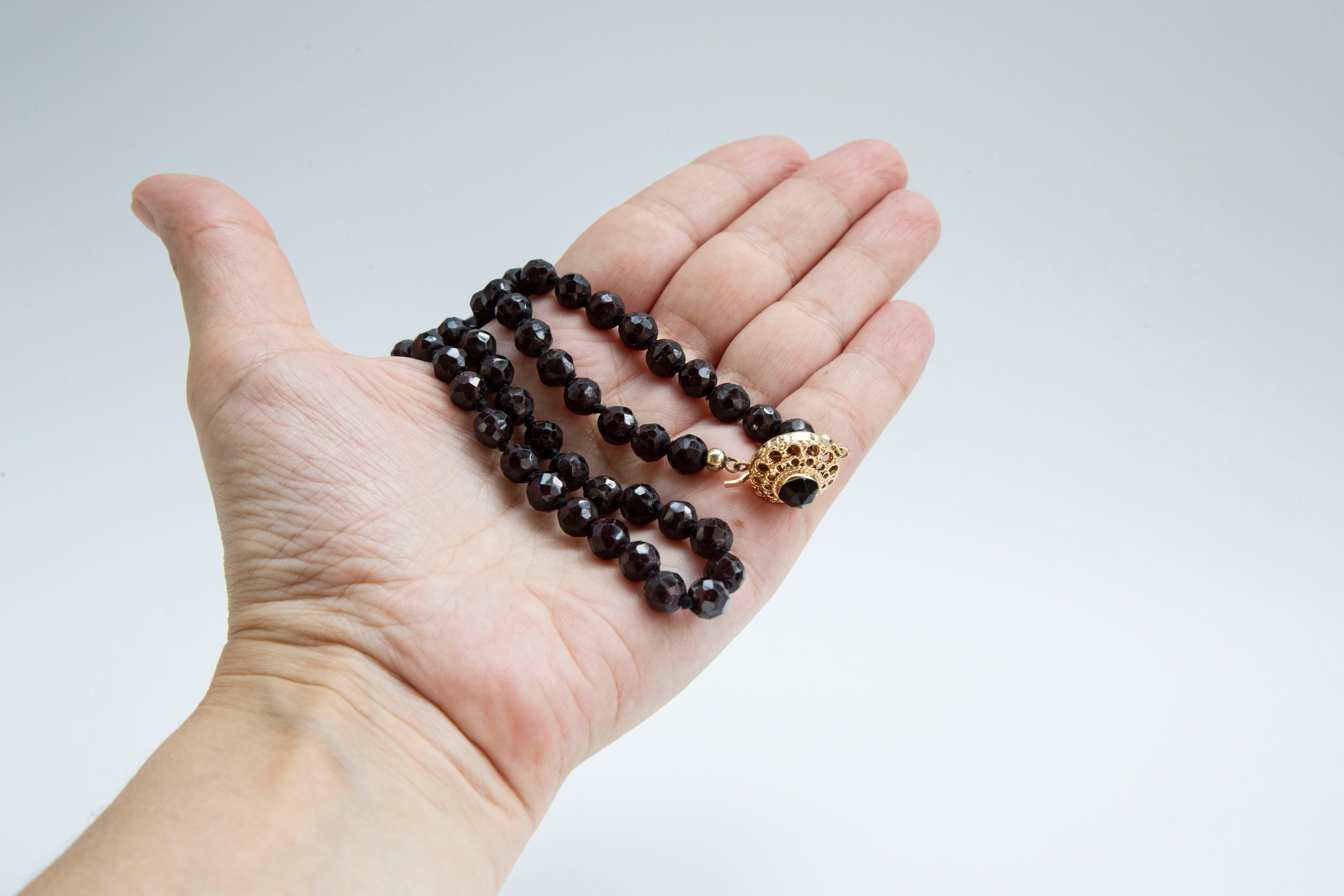 Collana con granato e chiusura in filigrana d'oro giallo 14K in vendita 8
