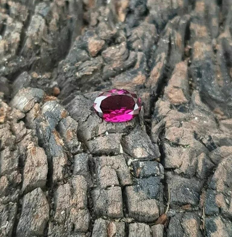 Oval Cut Natural Royal Purple Cut Stone Garnet of Mozambique For Sale