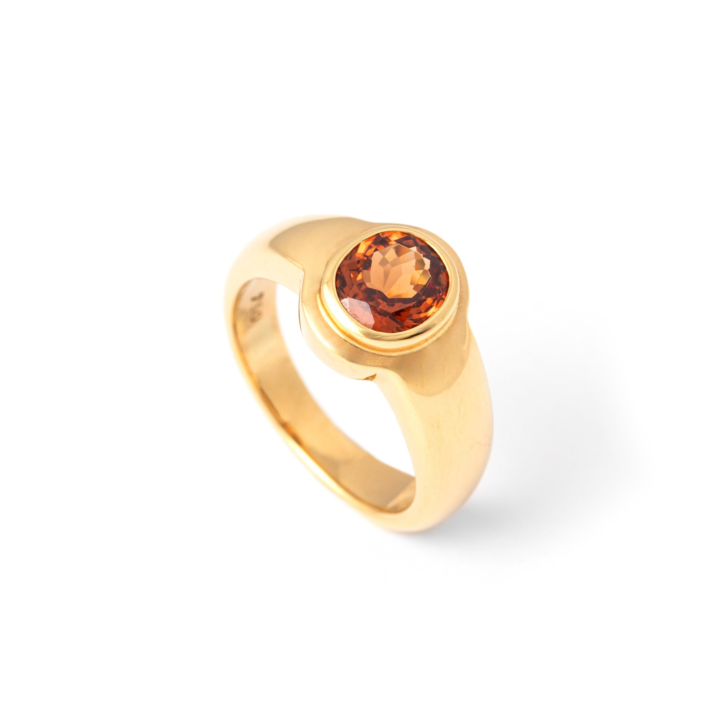 Women's or Men's Garnet on Yellow Gold 18K Ring For Sale