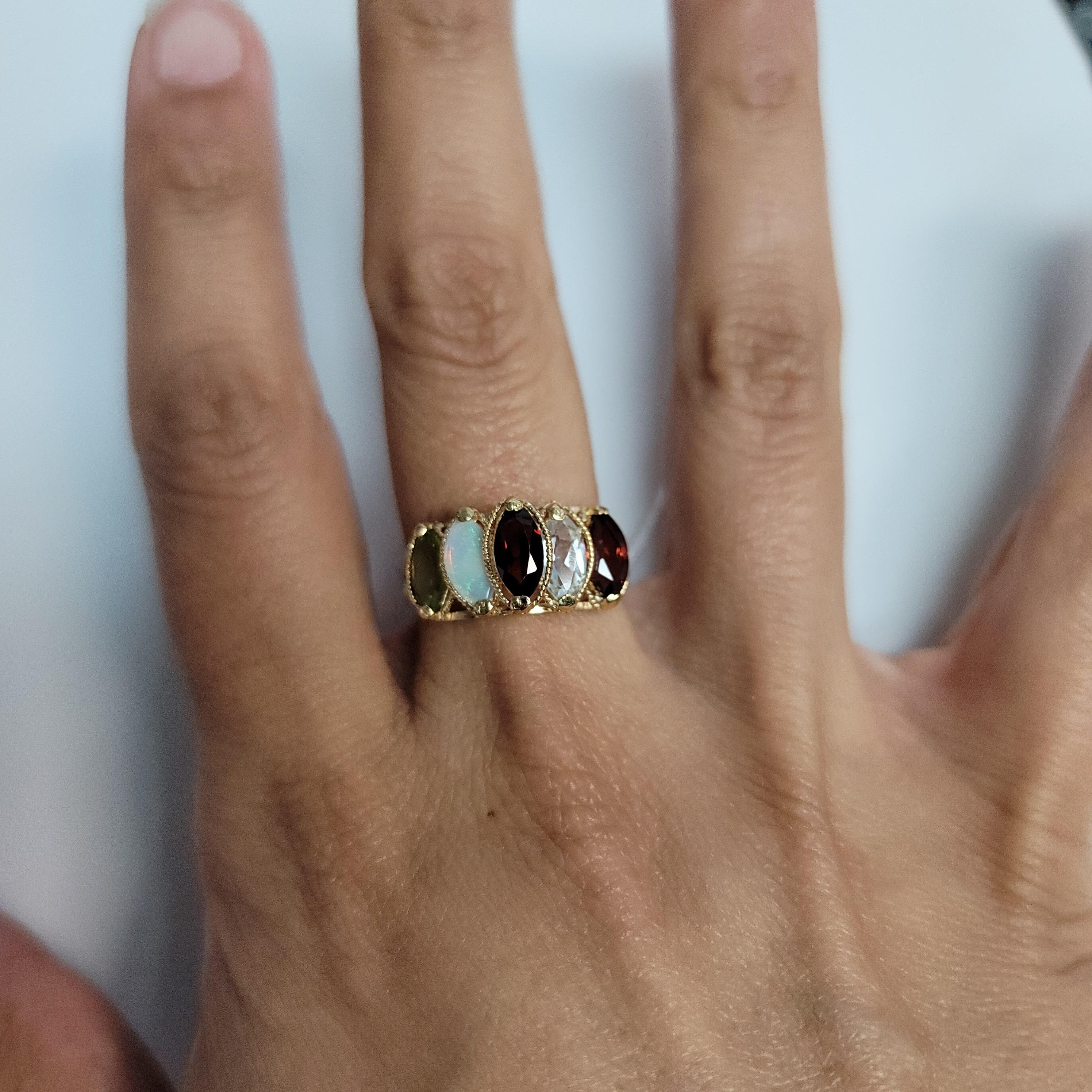 Ring aus Granat, Opal, Peridot, kubischem Zirkonia mit Seildesign (Marquiseschliff) im Angebot