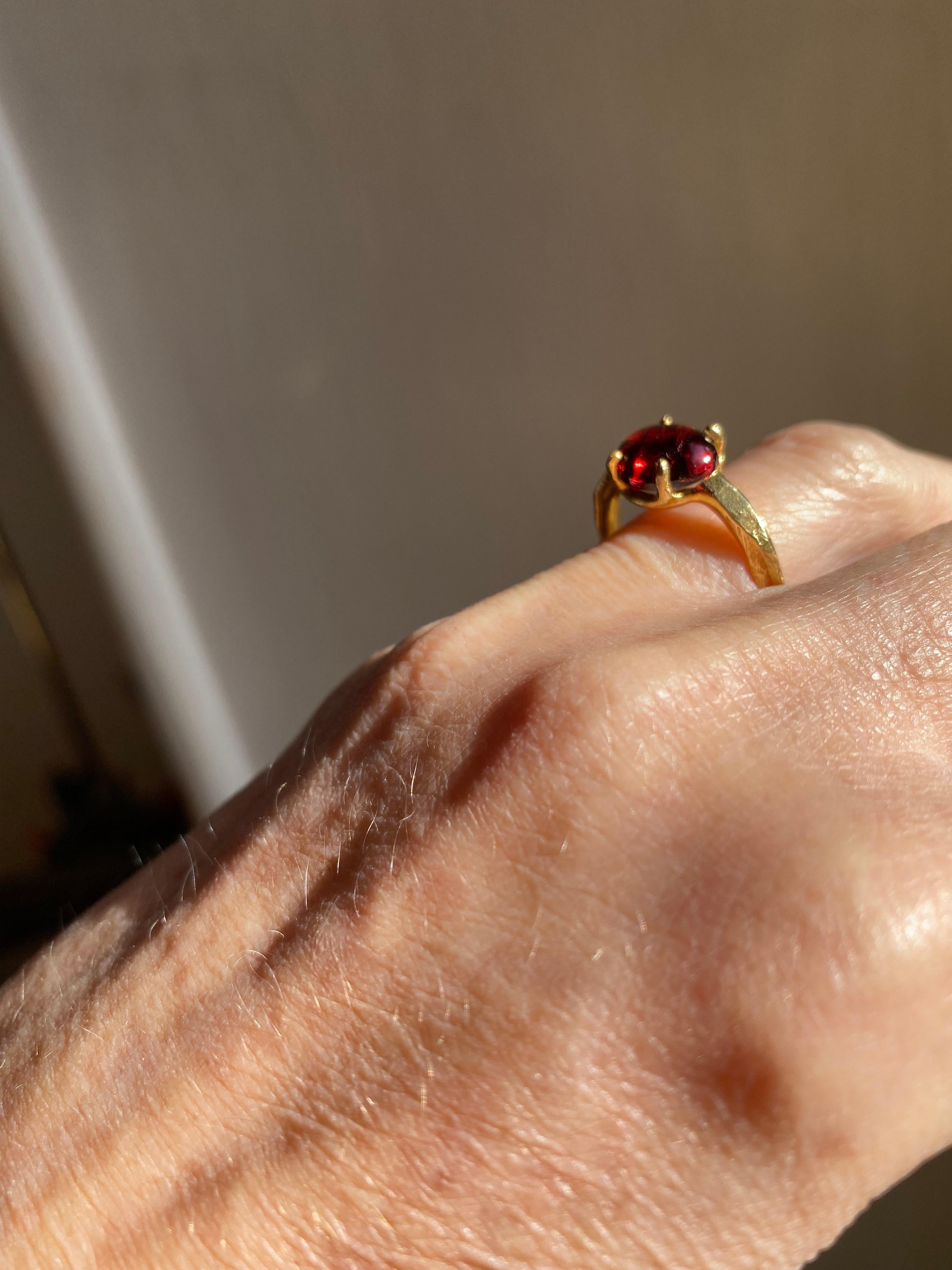 Garnet Oval Cut Unisex 18K Yellow Gold Organic Shank Shape Ring For Sale 5