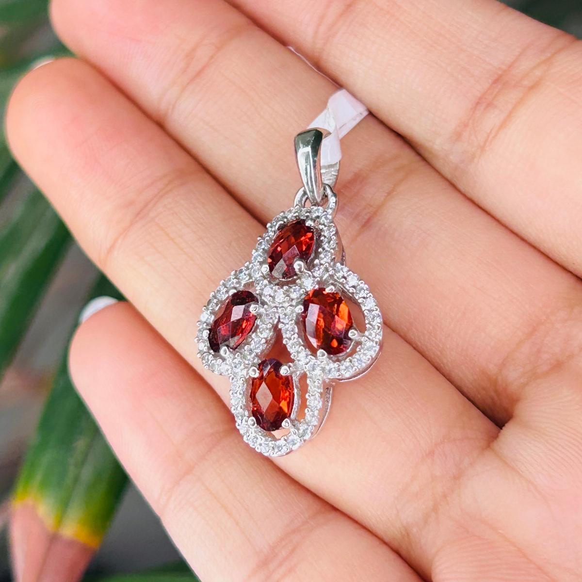 Garnet Oval Shape Cluster Halo Pendant in 925 Silver Jewelry Gift for Sister For Sale 2