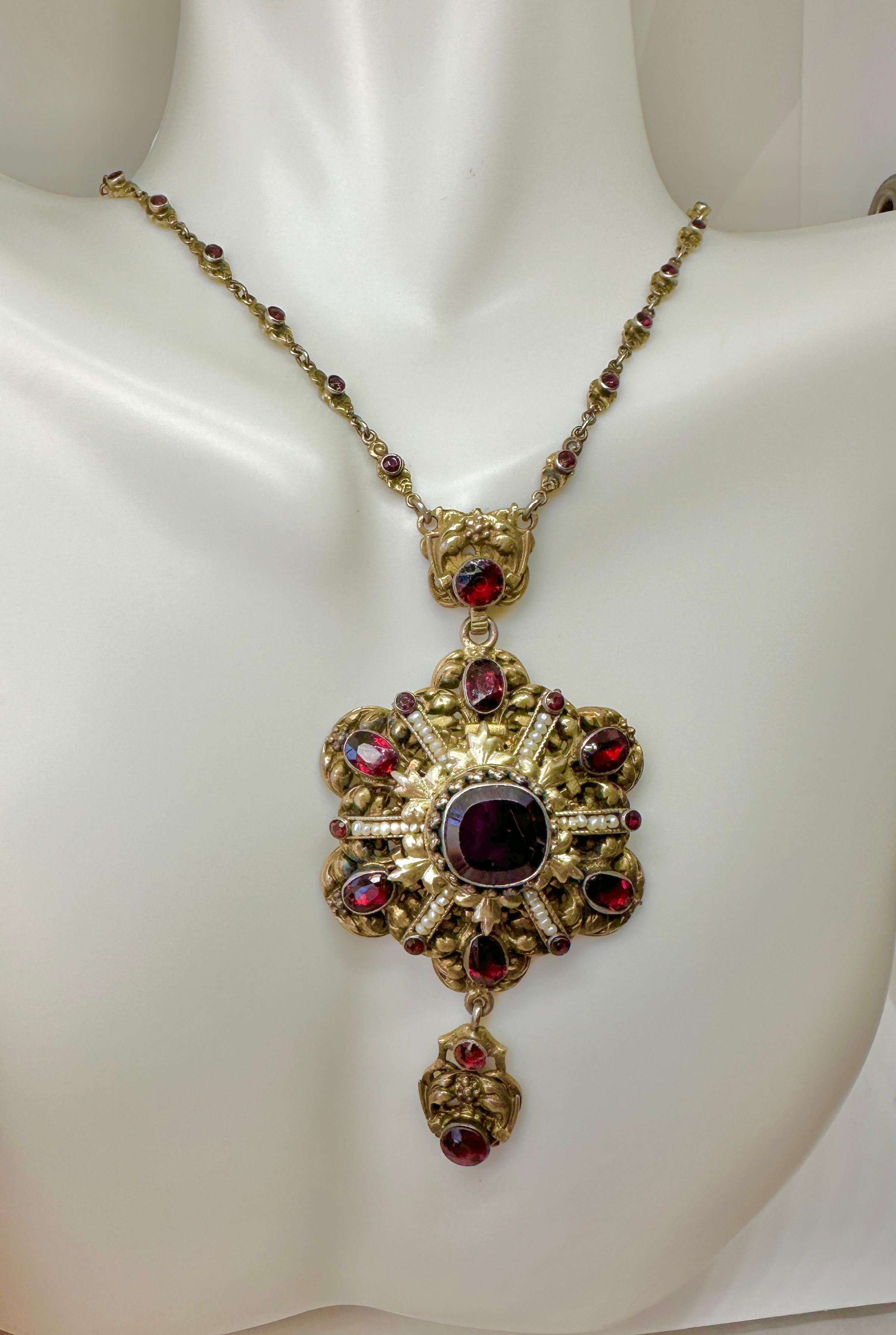 Garnet Pearl Necklace Austro-Hungarian Renaissance Revival Antique Flower Motif For Sale 5