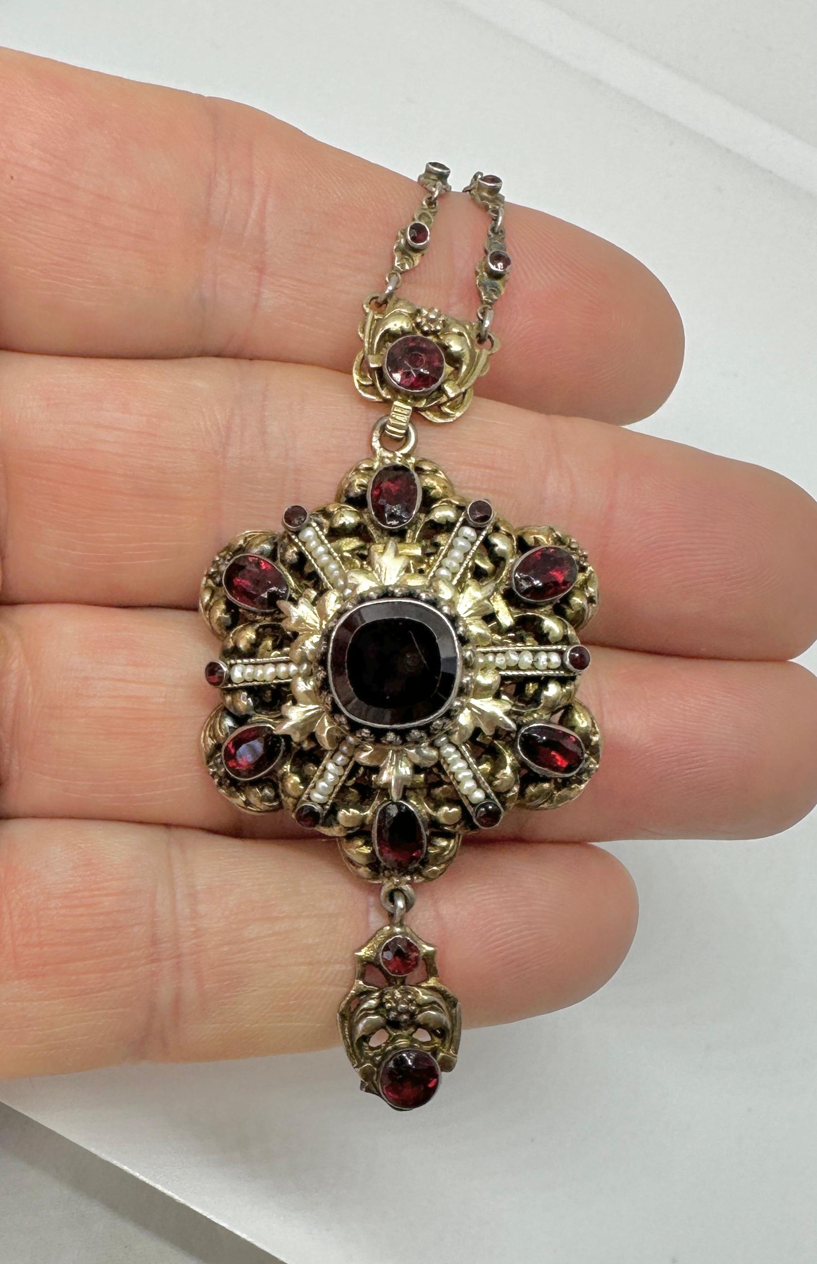 Antike Granat-Perlenkette österreichisch-ungarische Renaissance Revival-Revival-Blumenmotiv im Angebot 2