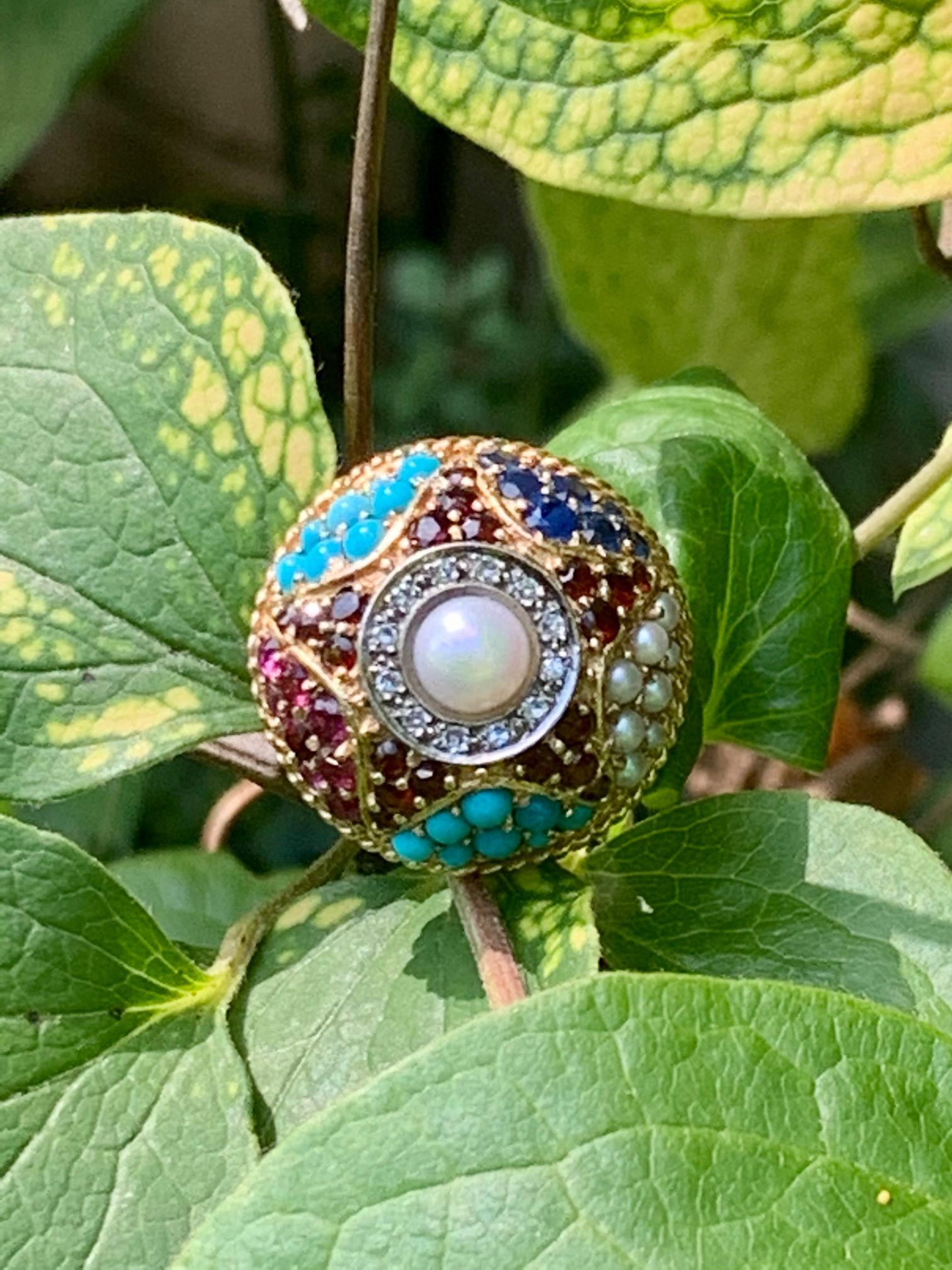 This phenomenal 14k yellow gold, vintage dome ring features multiple gemstones placed to form a star on the top of the ring.

This ring is from the 1960's. 

It is stamped 14k.

The ring features:
1 cultured Pearl = 6mm
20 Garnets = 2mm each
16
