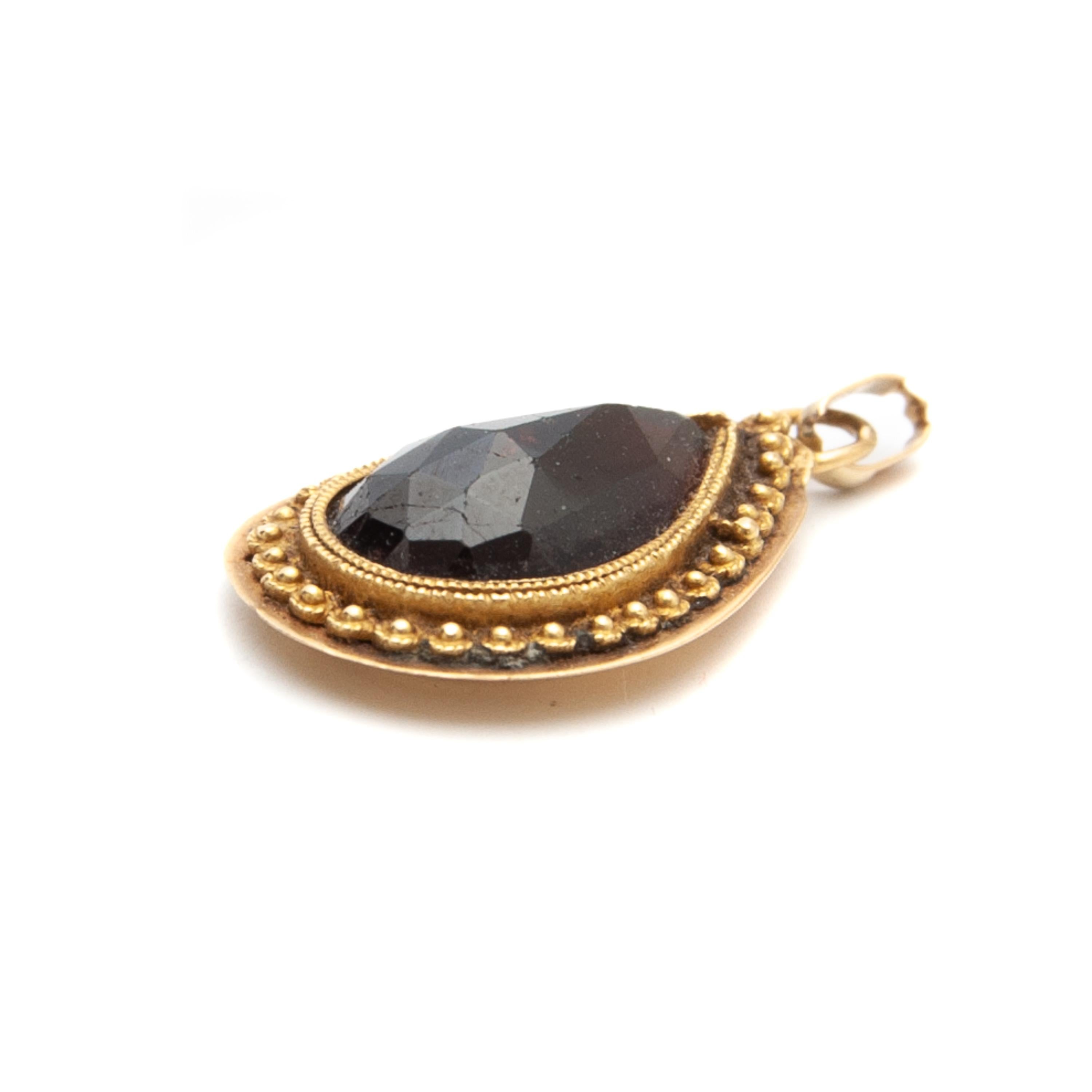 Antique Garnet 14K Gold Cannetille Pendant In Good Condition For Sale In Rotterdam, NL