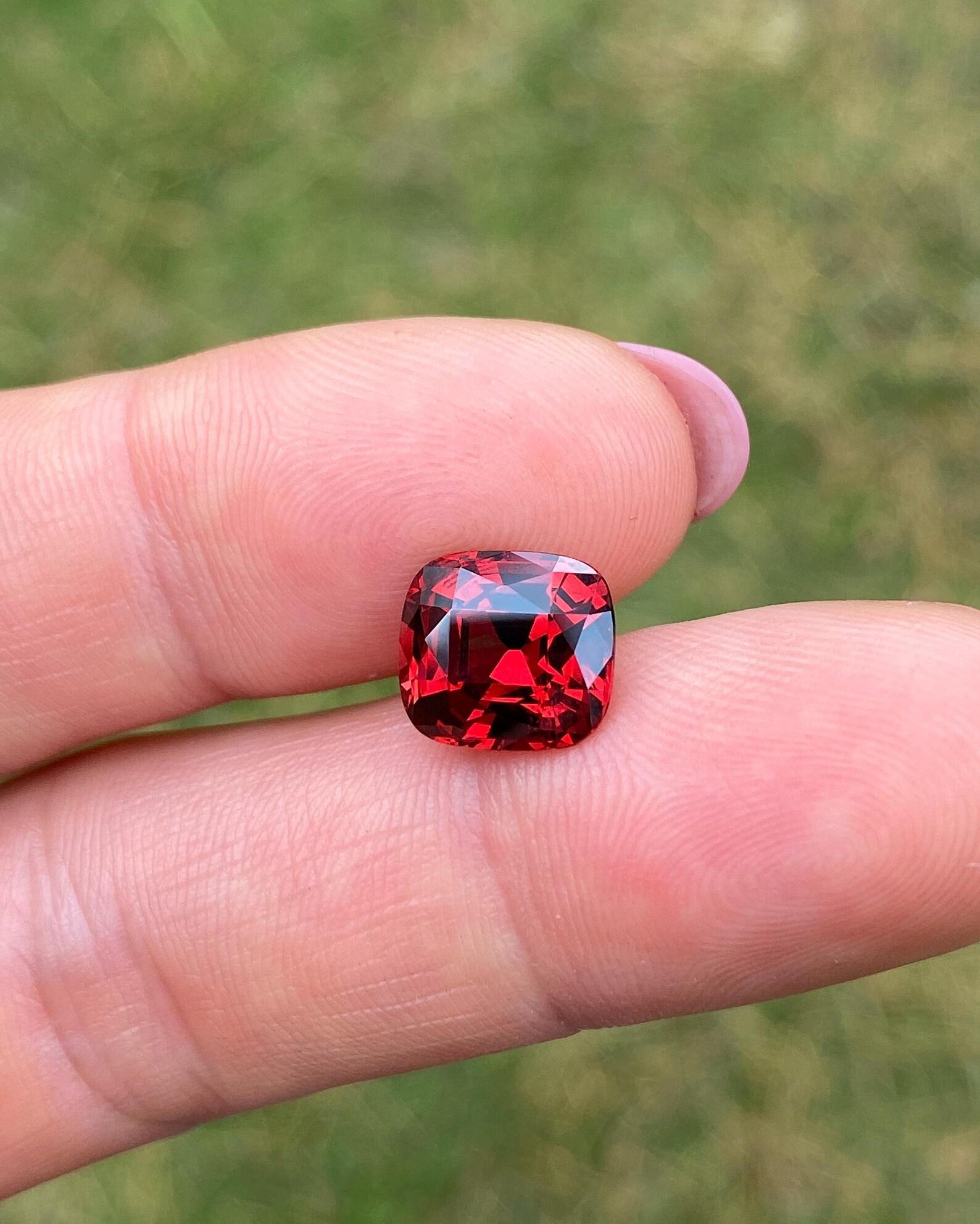 Grenat Pyrope-Almandine-Spessartine pierre naturelle 4.60 Ct, taille coussin en vente 5