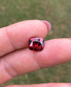 Gemma naturale di granato piropo-almandino-spessartina 4,60 carati, taglio a cuscino