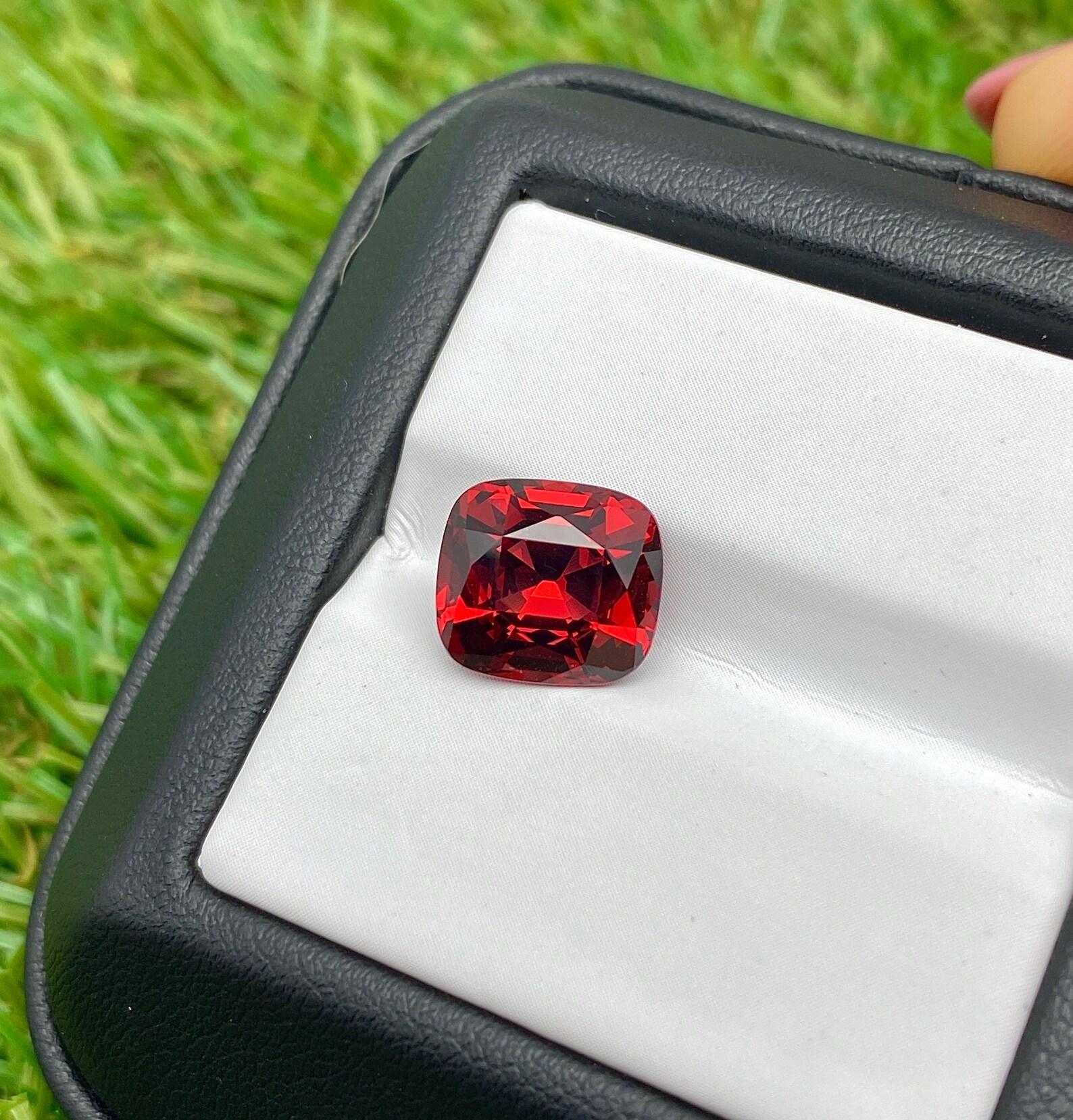 Grenat Pyrope-Almandine-Spessartine pierre naturelle 4.60 Ct, taille coussin Unisexe en vente