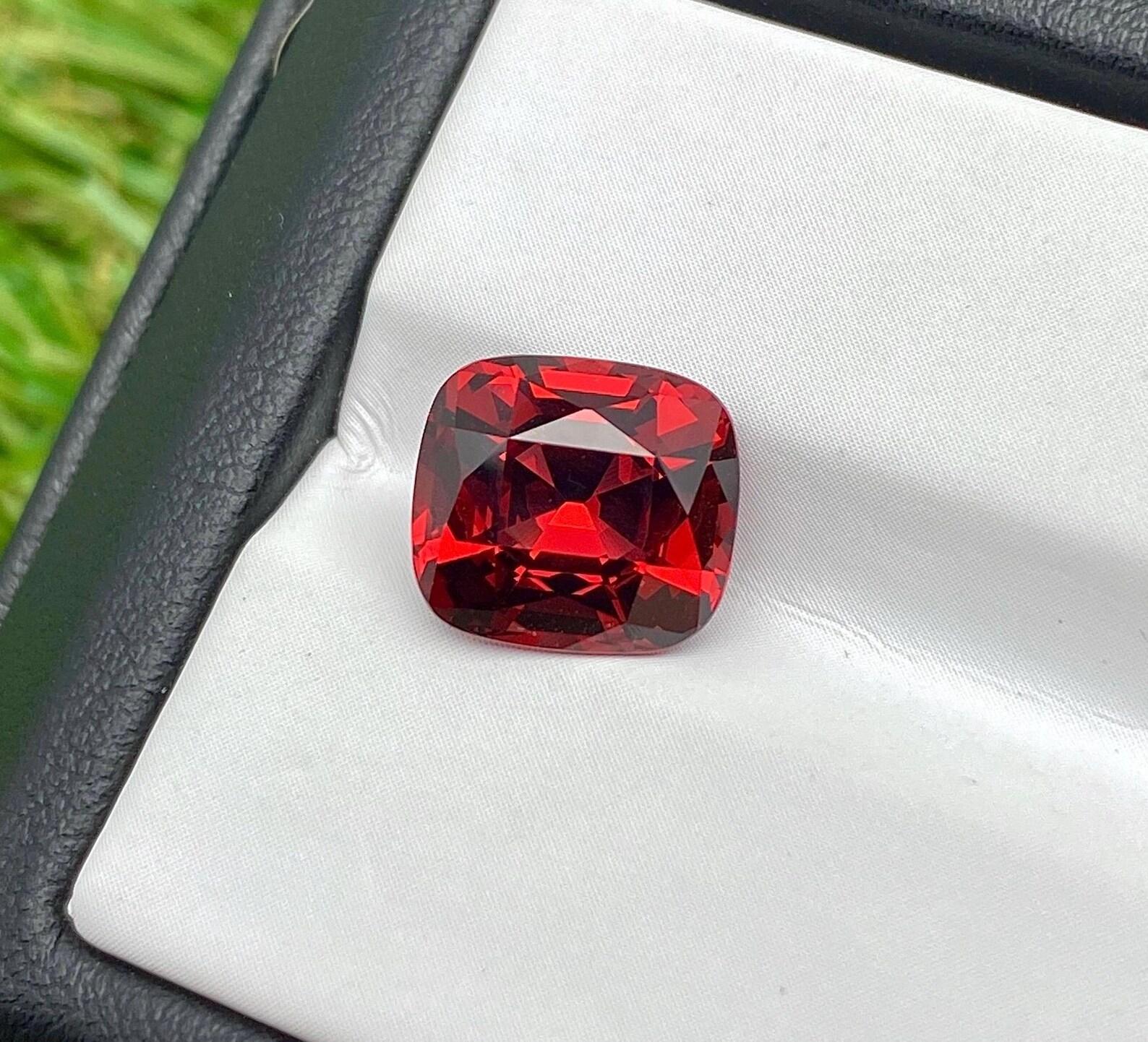 Grenat Pyrope-Almandine-Spessartine pierre naturelle 4.60 Ct, taille coussin en vente 4