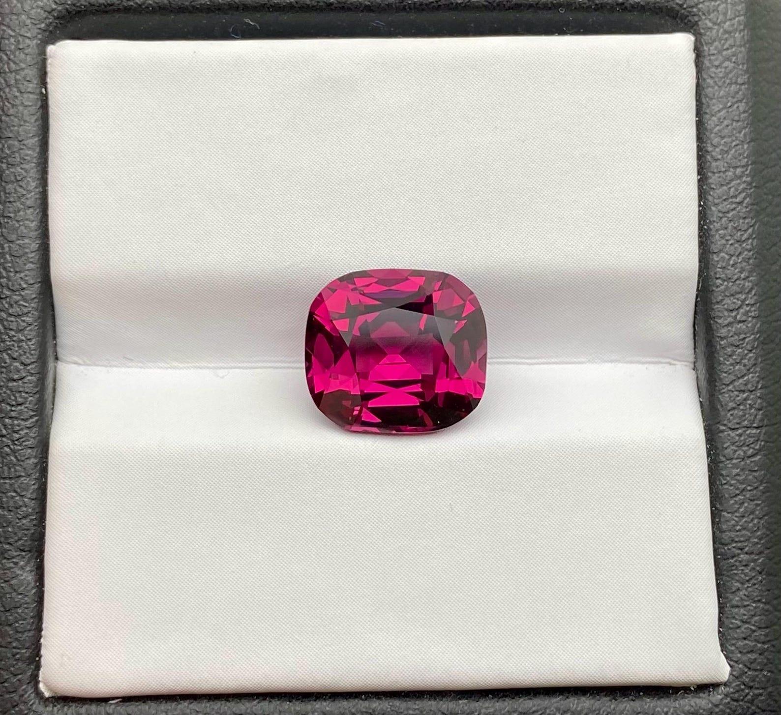 Gemma naturale Granato Rodolite

Laboratorio certificato LGL
Colore della gemma: rosa-violaceo
Tipo di gemma: Granato Rodolite
Dimensioni della gemma: 9,70x8,72x6,03 mm
Grado di taglio: Molto buono
Chiarezza/Grado: VS
Forma della gemma: taglio a