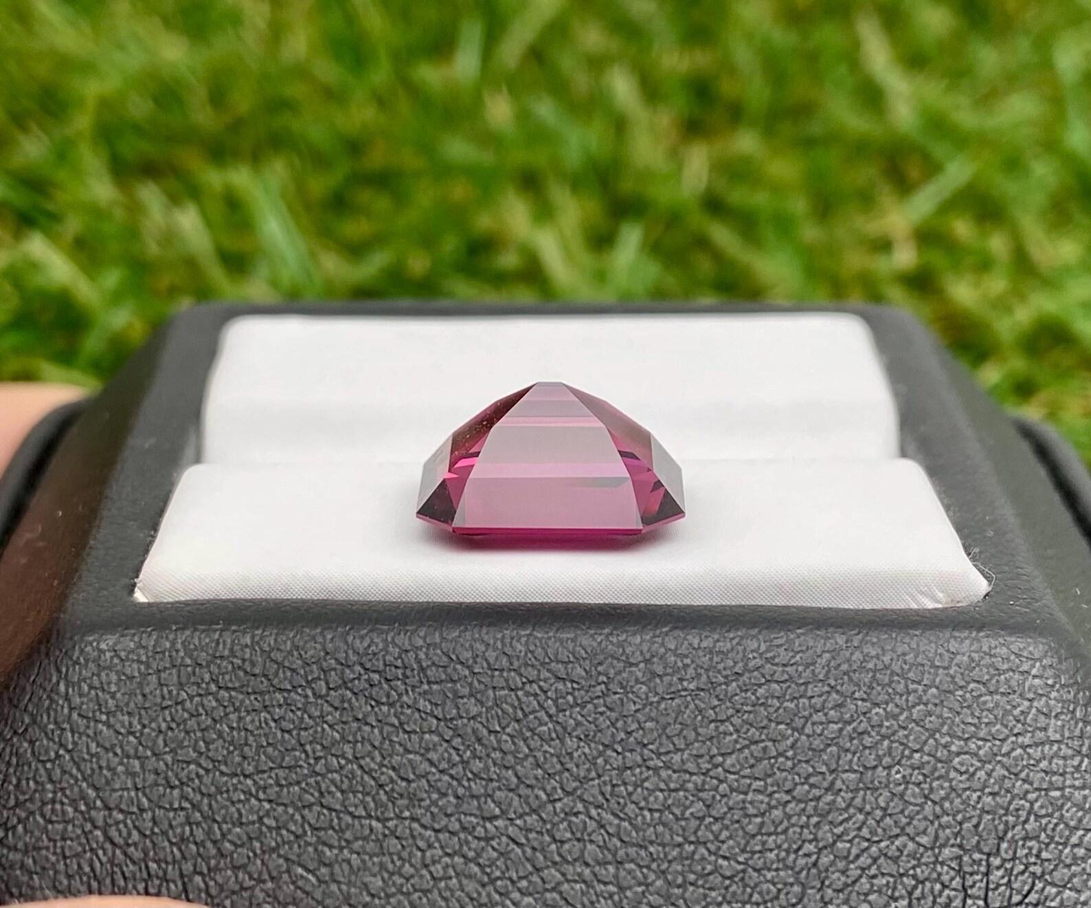 Garnet Rhodolite Loose 5.80 Ct., natural gemstone, Octagon cut, Origin Tanzania en venta 5