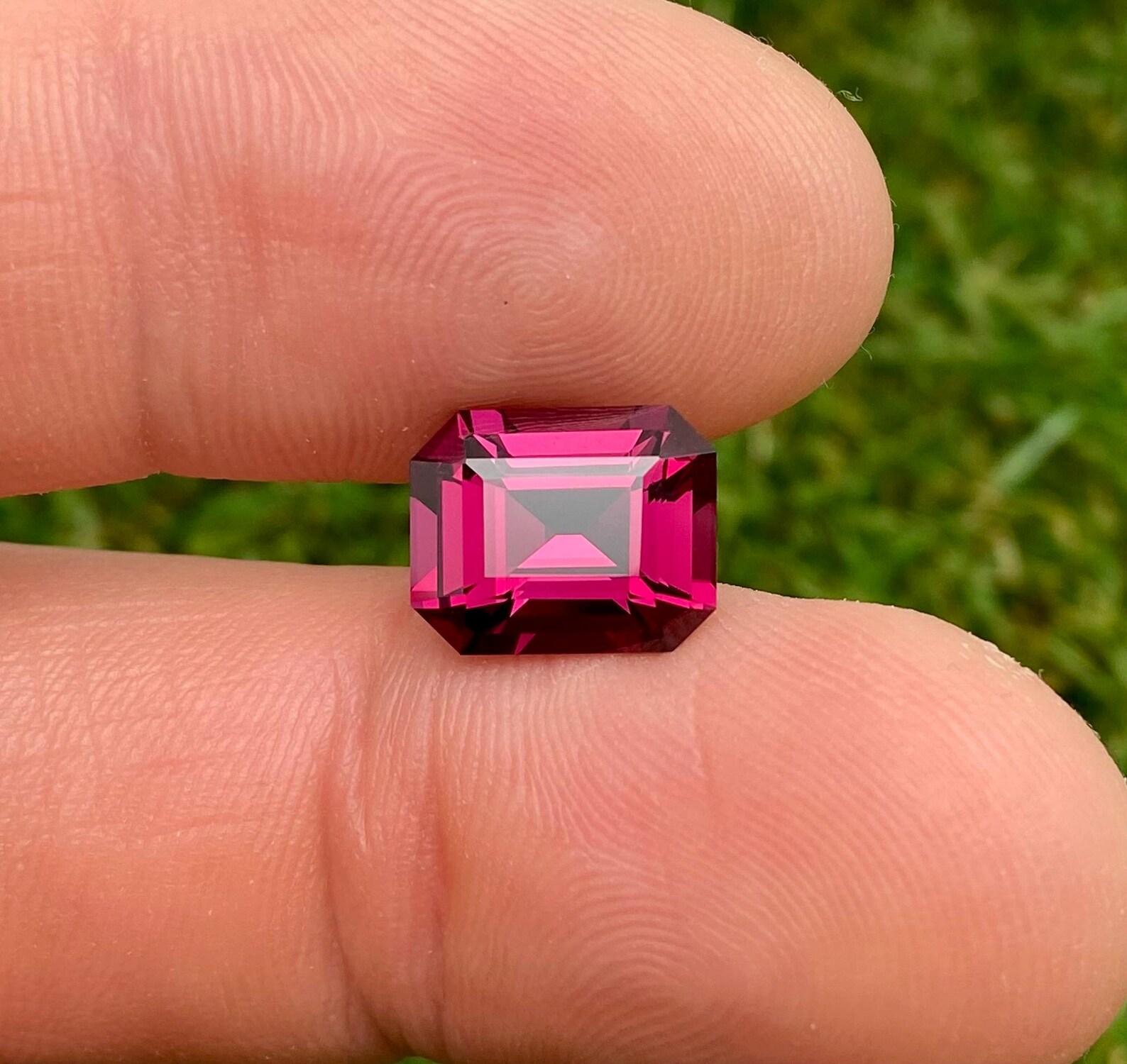 Garnet Rhodolite Loose 5.80 Ct., natural gemstone, Octagon cut, Origin Tanzania en venta 6