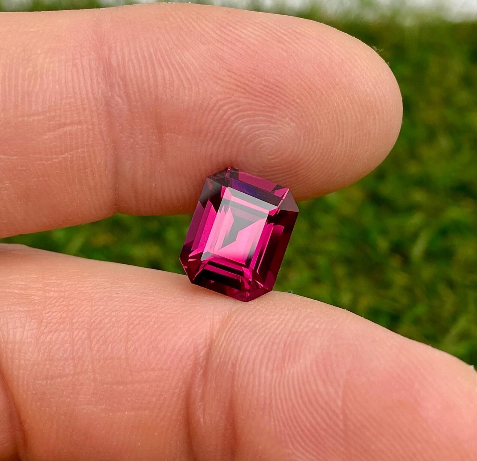 Garnet Rhodolite Loose 5.80 Ct., natural gemstone, Octagon cut, Origin Tanzania en venta 1