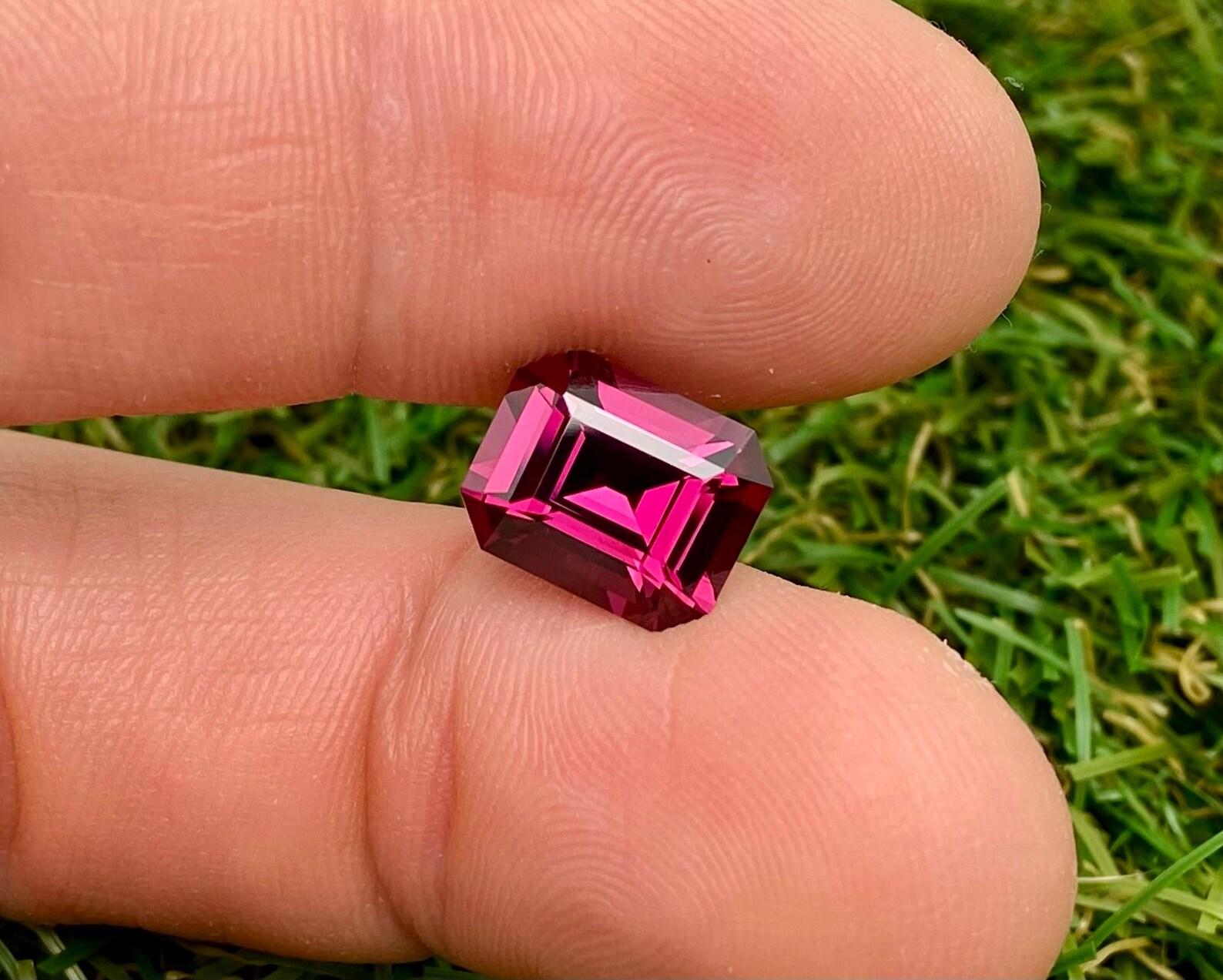 Garnet Rhodolite Loose 5.80 Ct., natural gemstone, Octagon cut, Origin Tanzania en venta 3