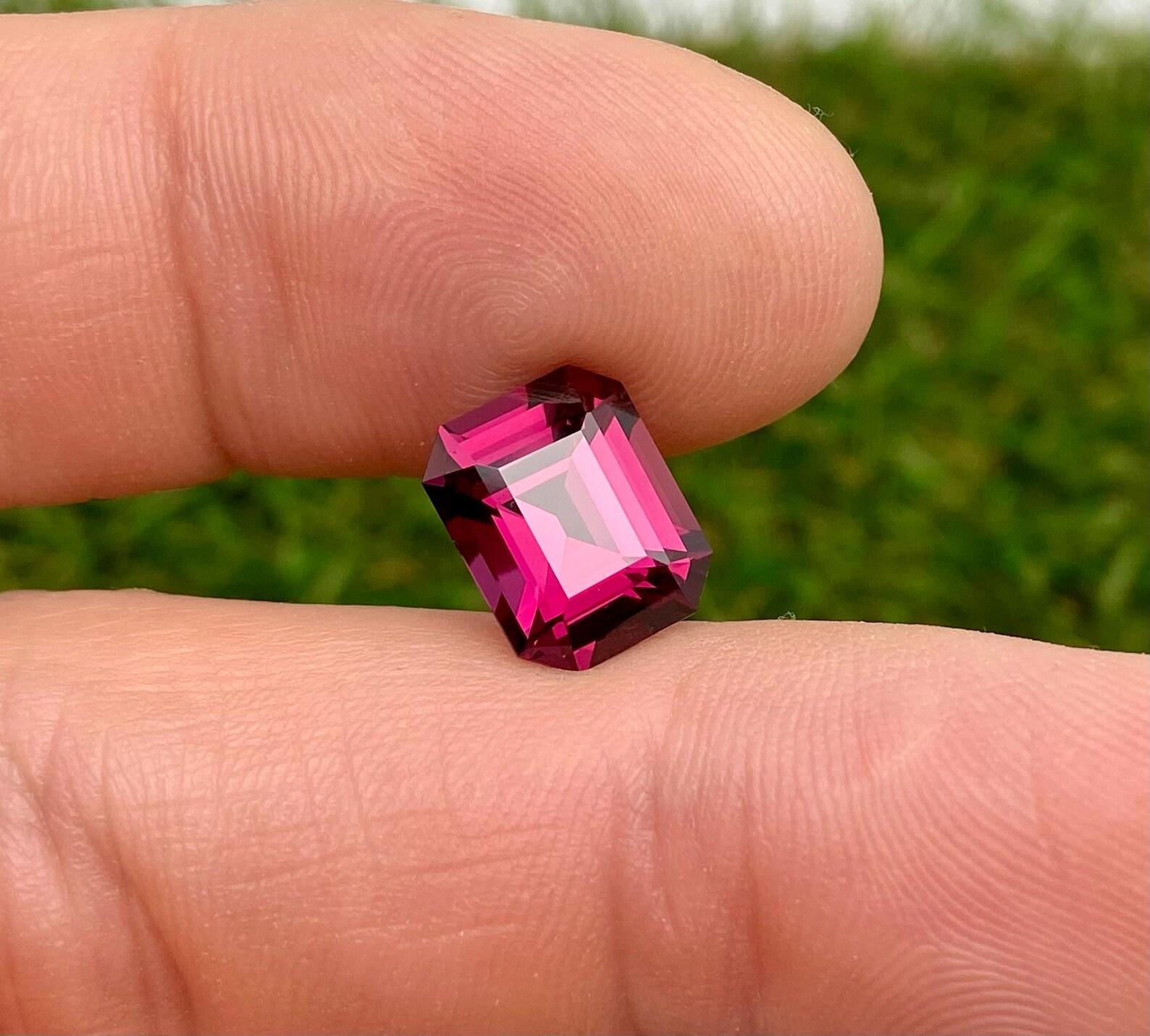 Garnet Rhodolite Loose 5.80 Ct., natural gemstone, Octagon cut, Origin Tanzania en venta 4