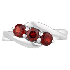 Anillo granate 0.88 quilates Plata de ley
