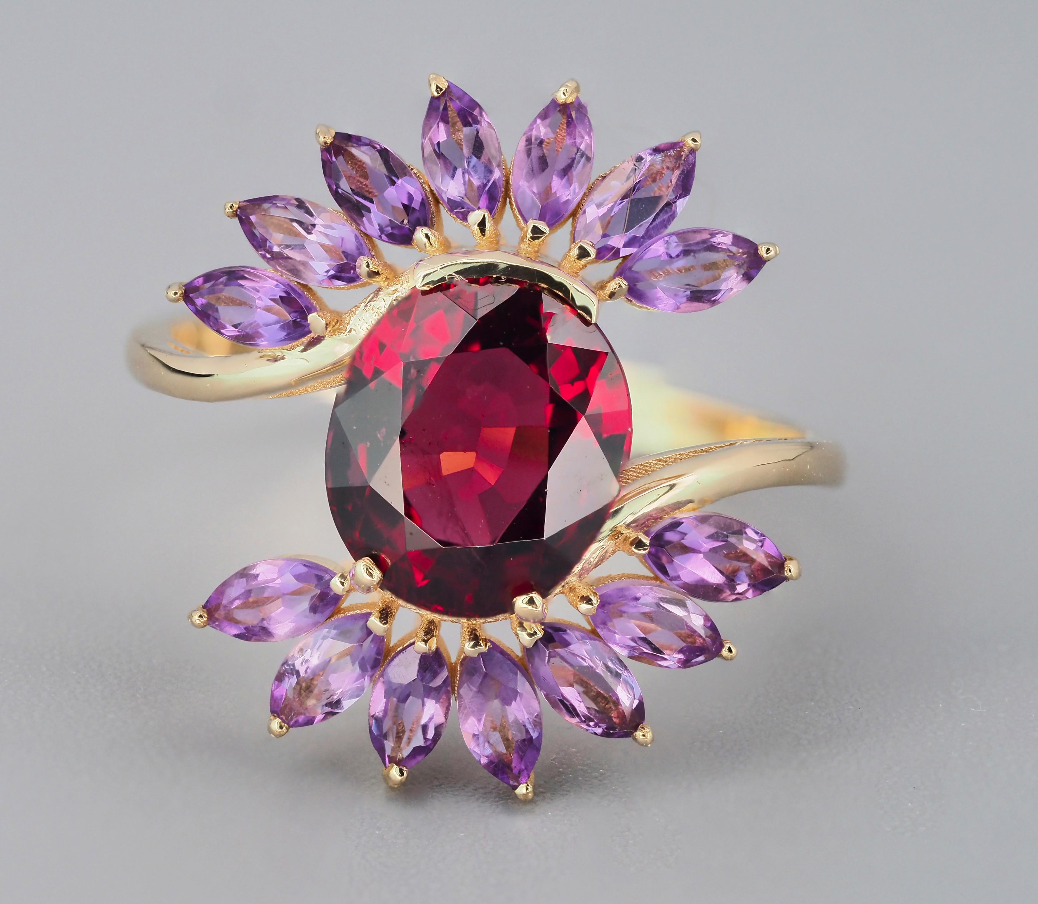 Garnet ring in 14 k gold.  In New Condition For Sale In Istanbul, TR