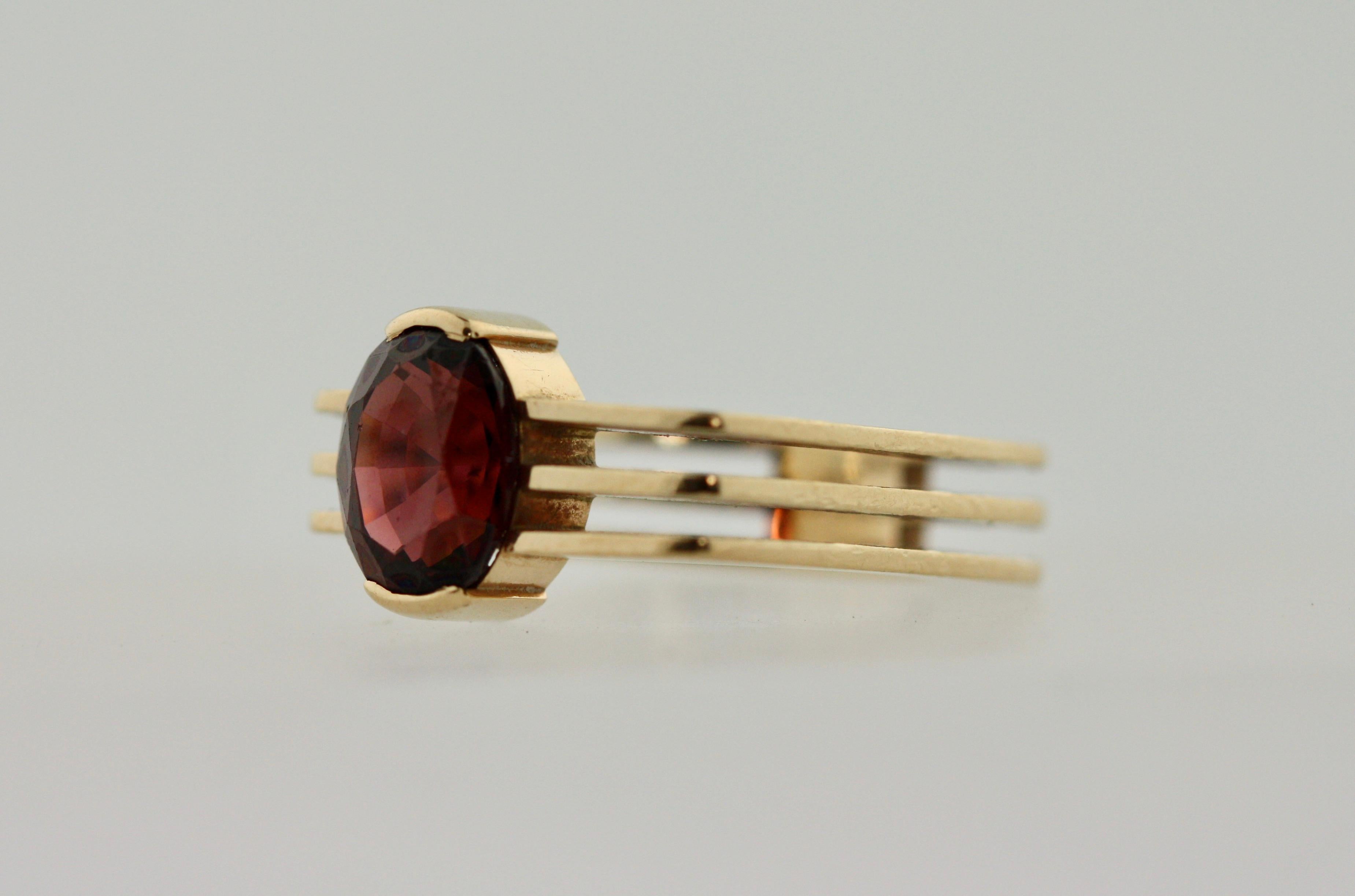 Garnet Ring Mounted in 14 Karat Yellow Gold For Sale 2