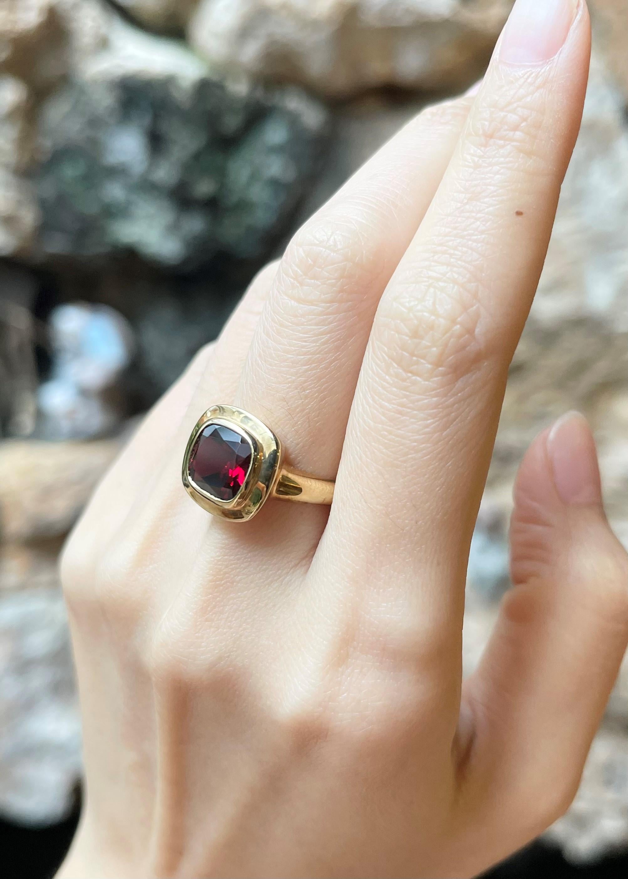 Contemporary Garnet Ring set in 14K Gold Settings For Sale