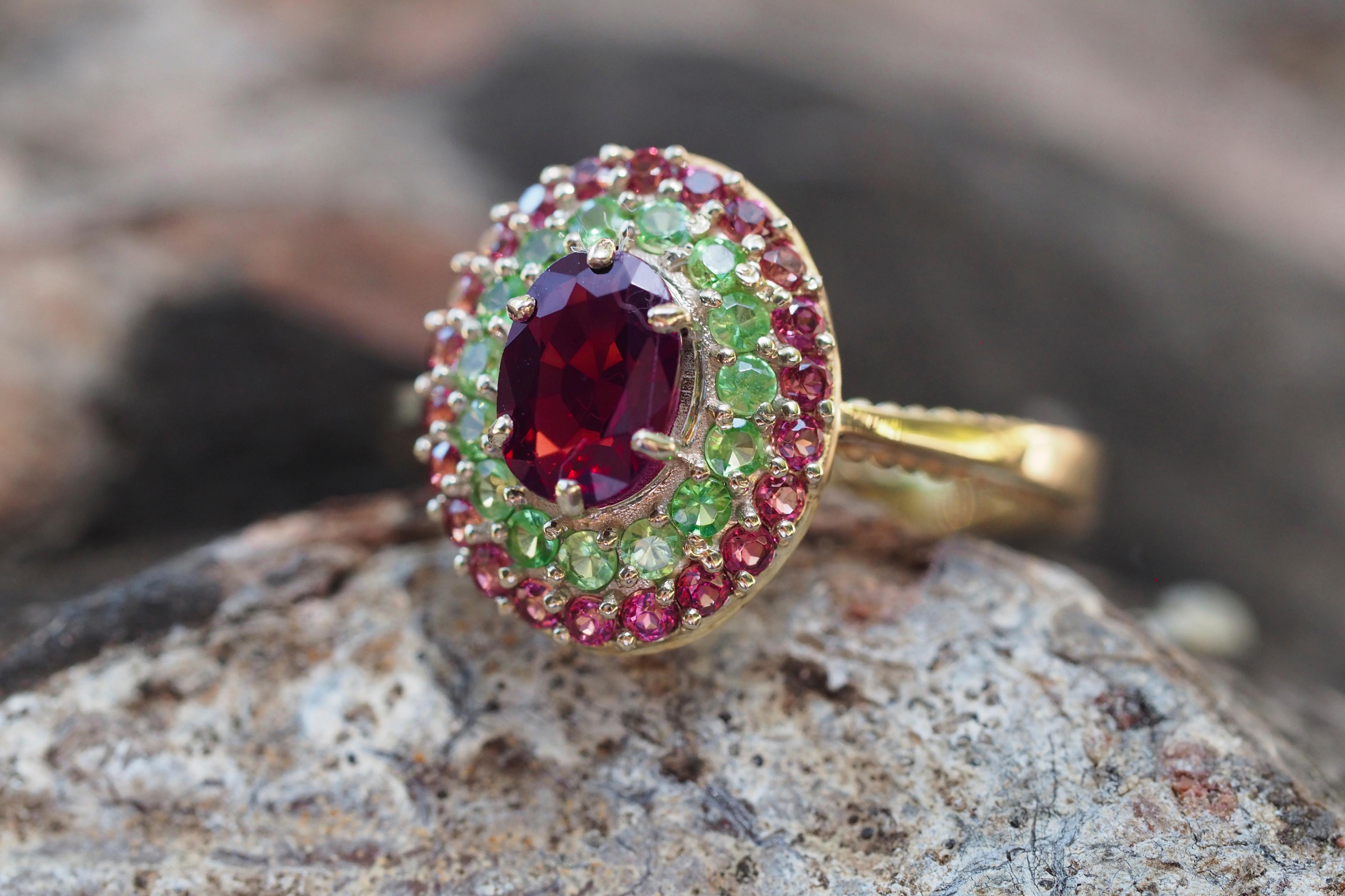 Garnet ring with side tsavorites and rubies. For Sale 1