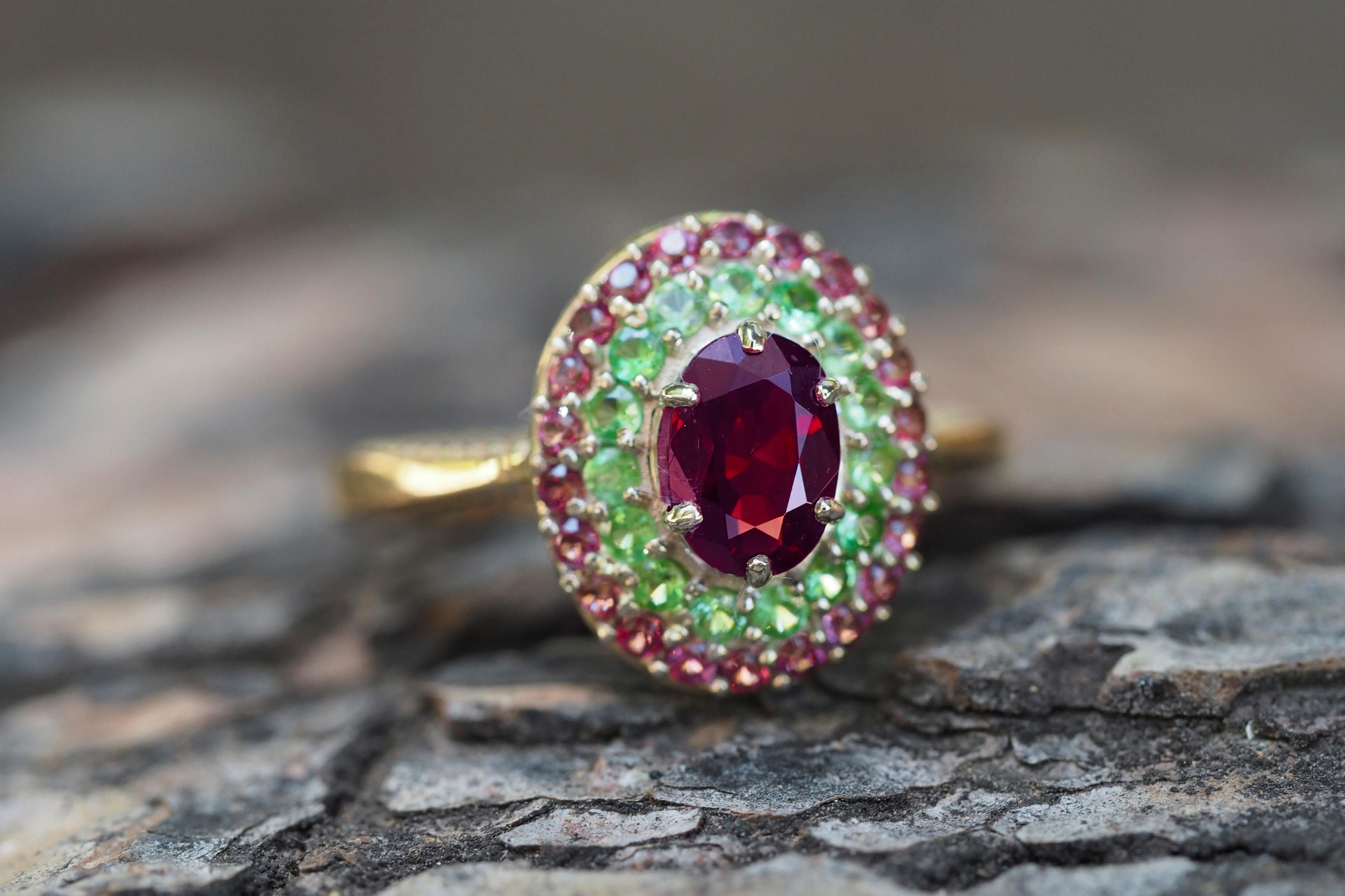Garnet ring with side tsavorites and rubies. For Sale 2