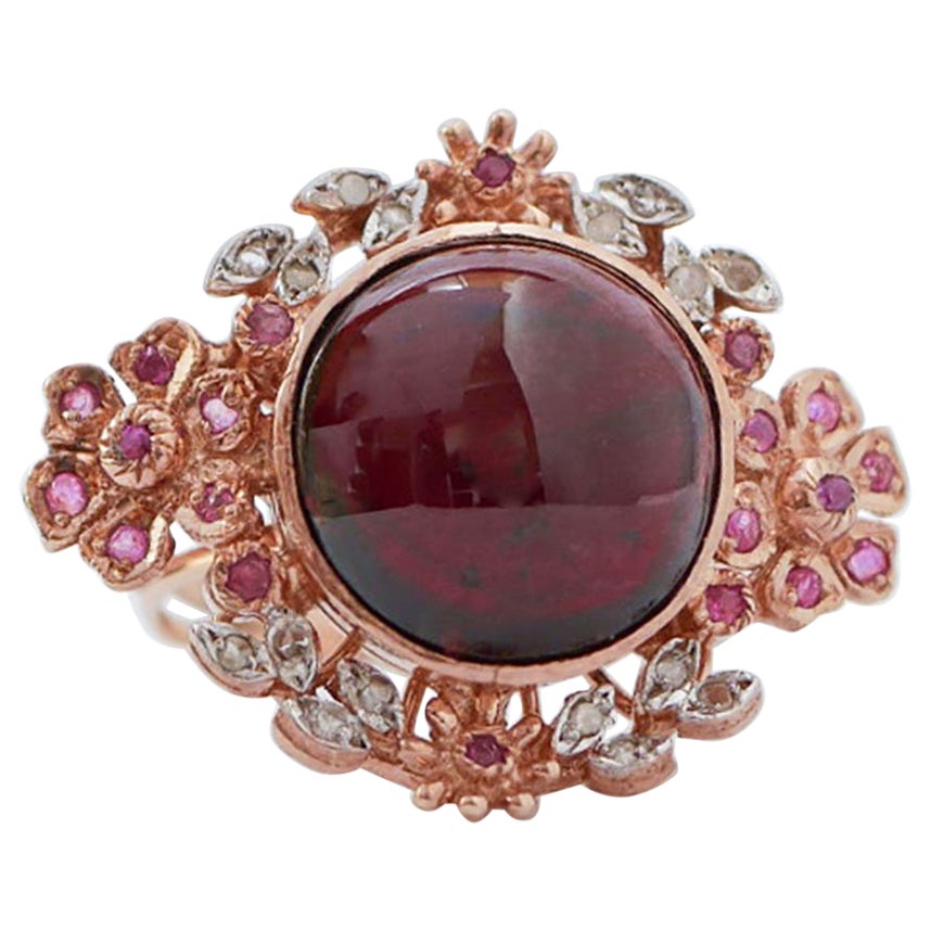 Anello con granati, rubini, diamanti, oro rosa e argento. in vendita