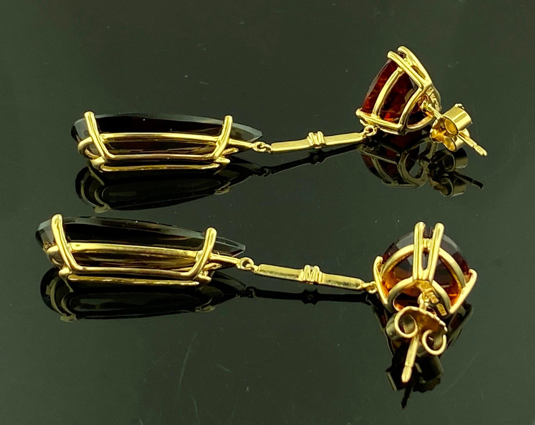 Garnet & Smokey Quartz dangle earrings in 14 kt Yellow gold In Excellent Condition For Sale In Palm Desert, CA