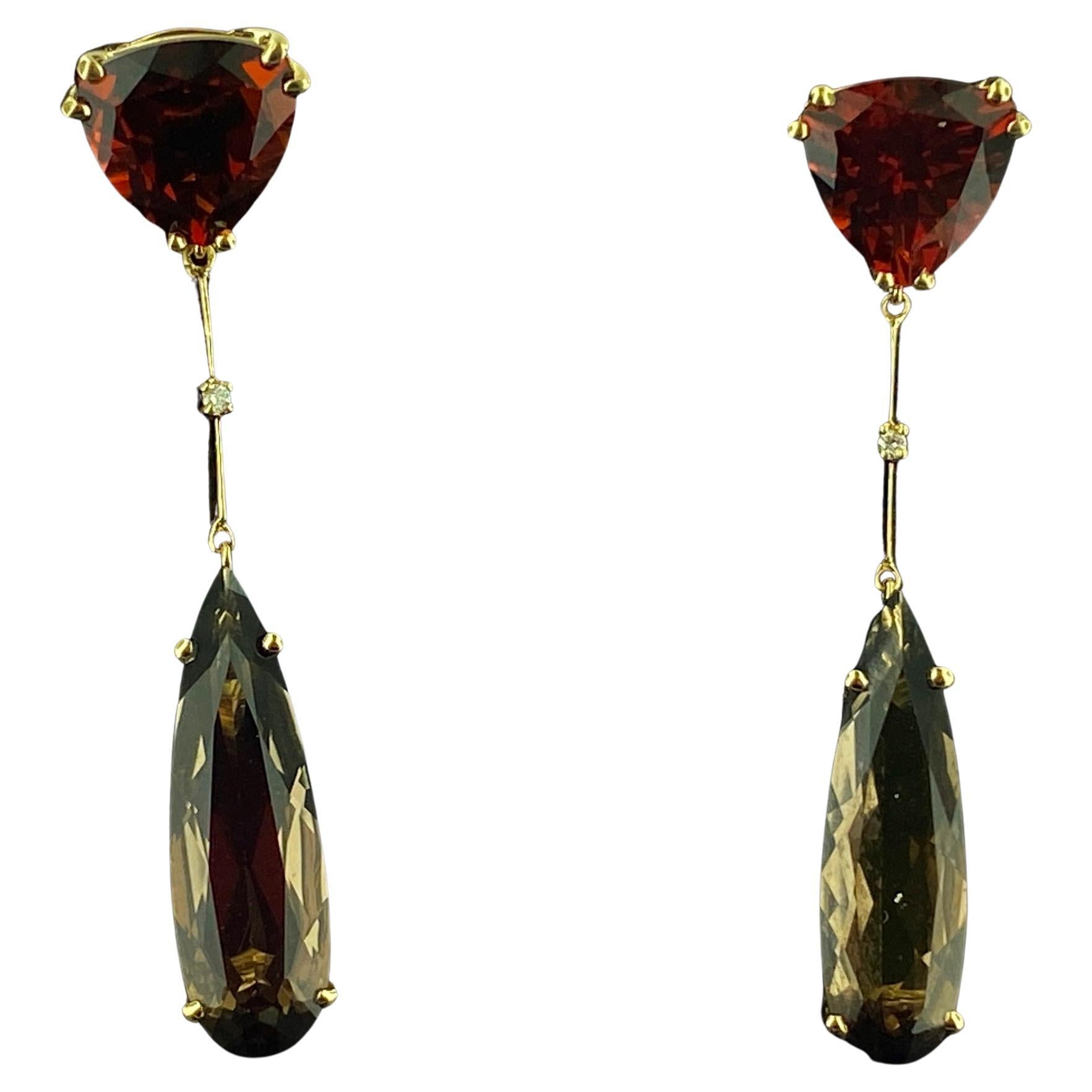 Garnet & Smokey Quartz dangle earrings in 14 kt Yellow gold For Sale