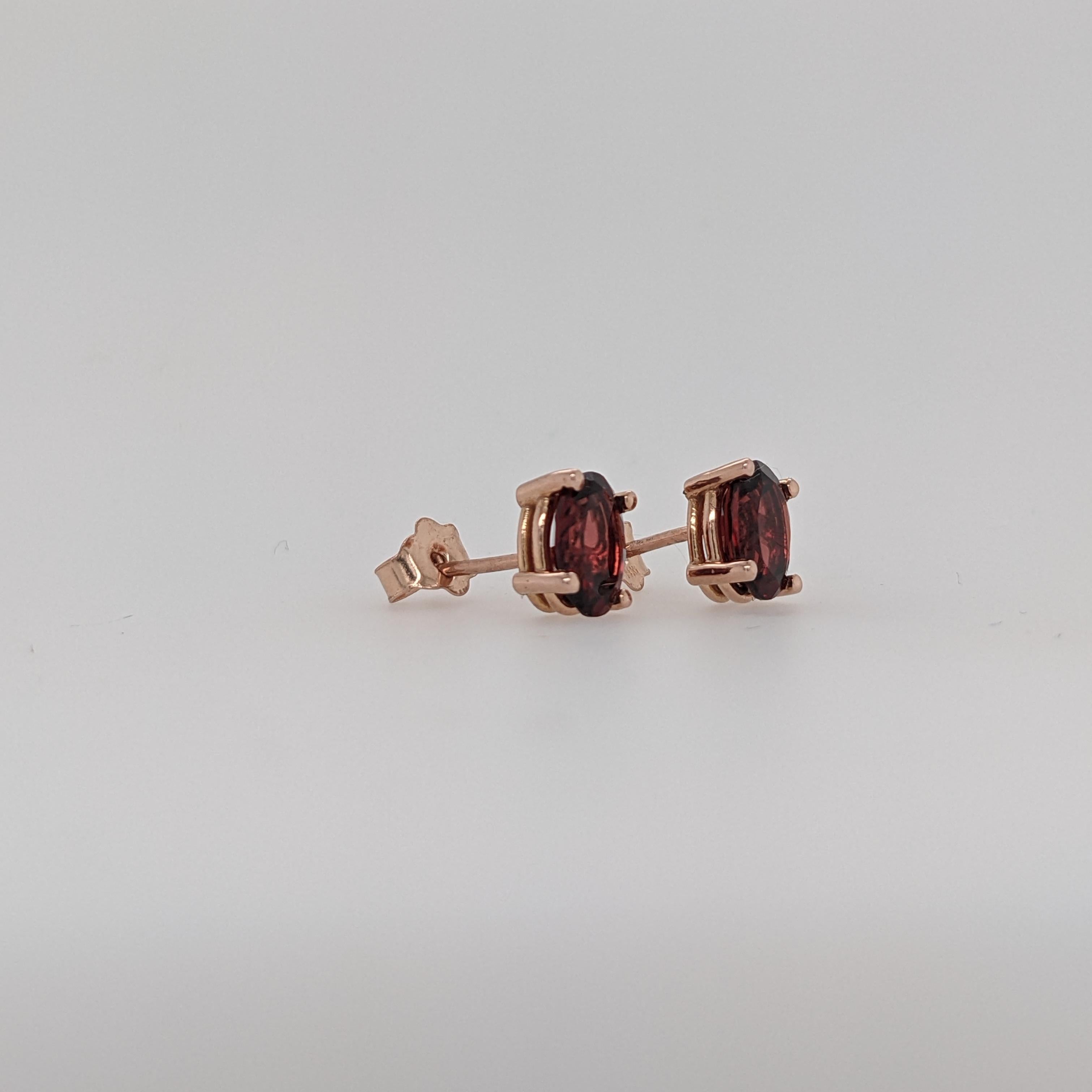 Donna Orecchini solitari in oro massiccio 14K con granato ovale 7x5 mm in vendita