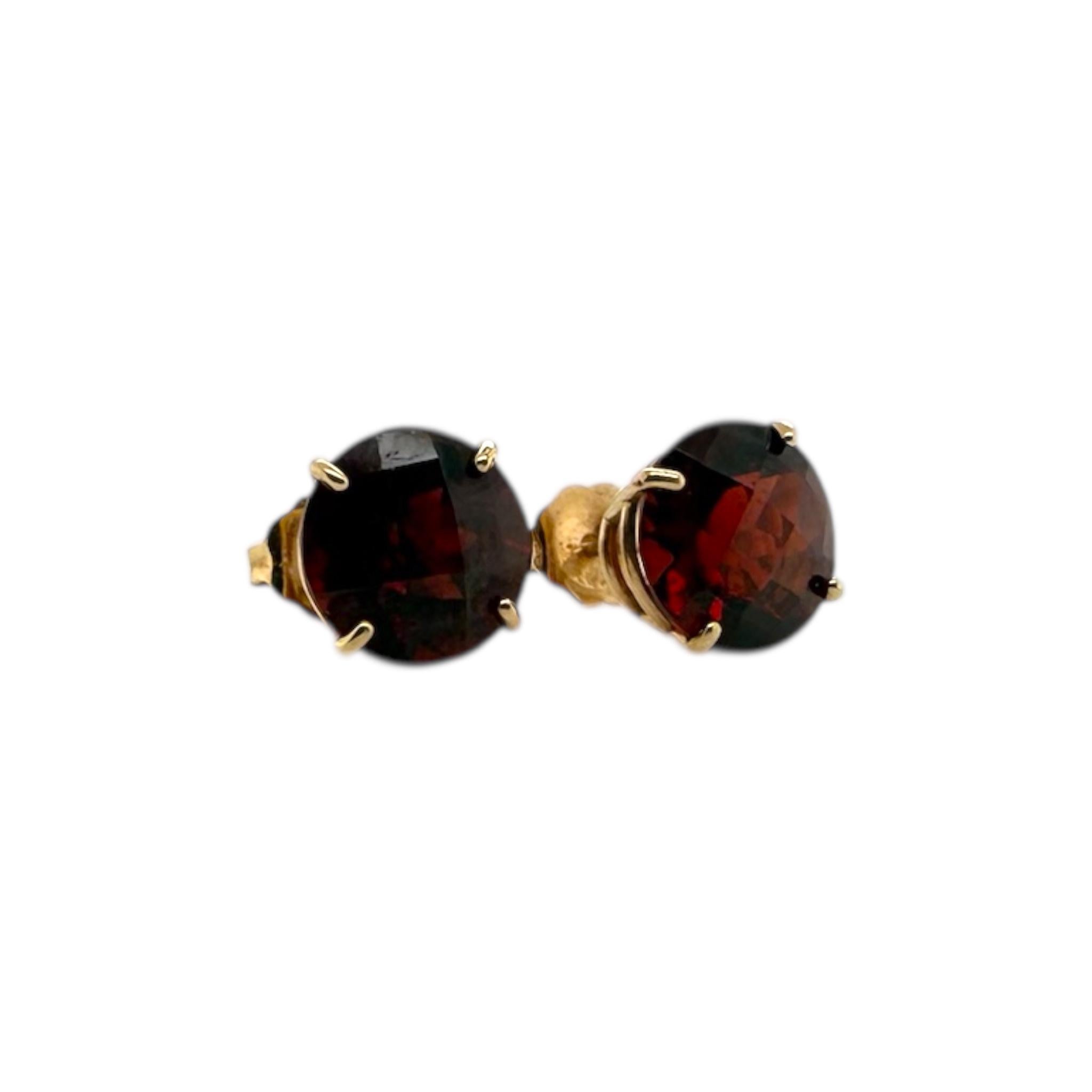 Orecchini con granato in oro giallo 14K In condizioni ottime in vendita a Montgomery, AL