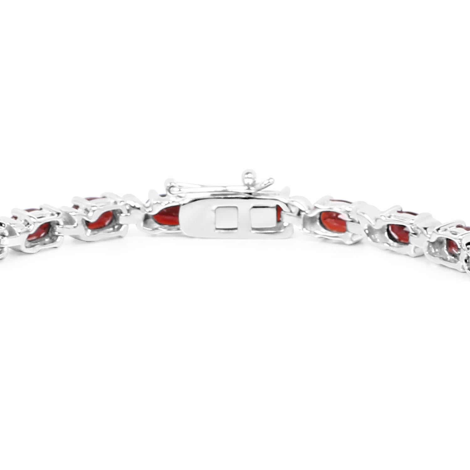 Taille ovale Bracelet de tennis en grenat 12.20 Carats 14K plaqué or blanc Silver en vente