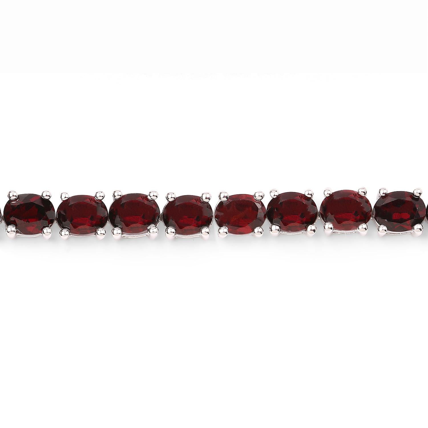Pulsera de Tenis Granate 17.9 Quilates Plata de Ley en Excelente estado para la venta en Punta Gorda, FL