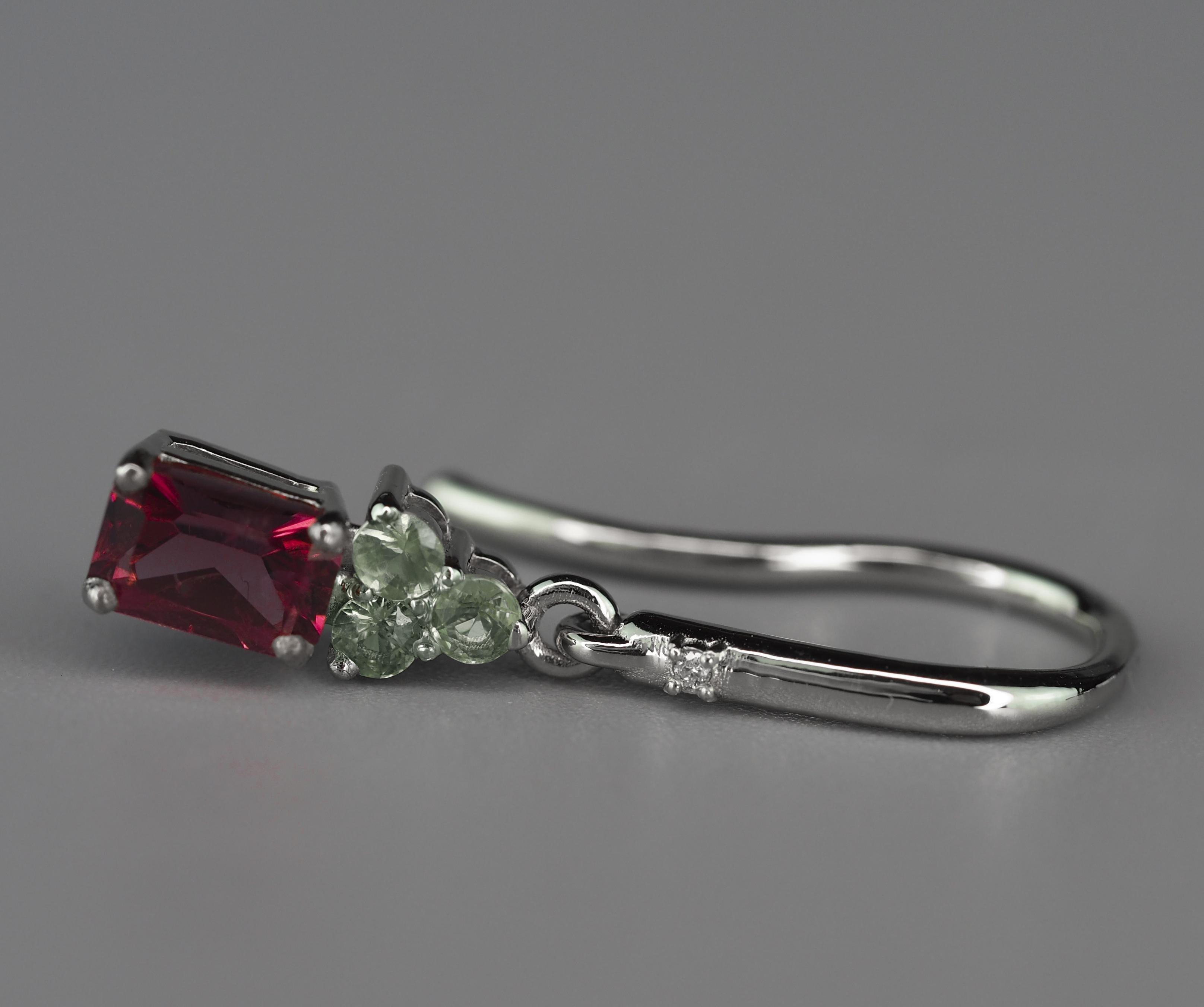 Garnet, tourmaline 14k gold earrings In New Condition For Sale In Istanbul, TR