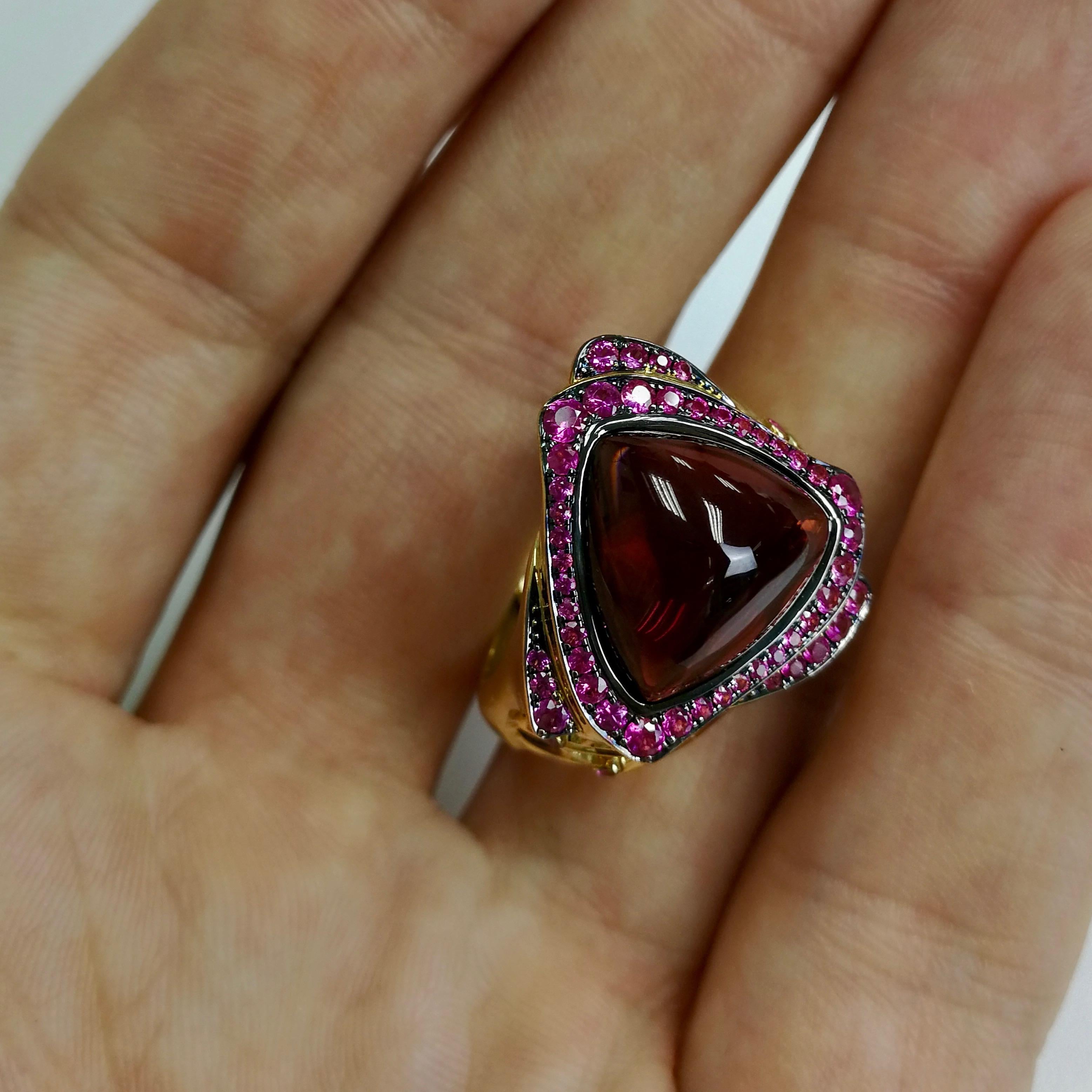 Garnet Trillion Cabochon Pink Sapphire 18 Karat Yellow Gold Ring For Sale 1