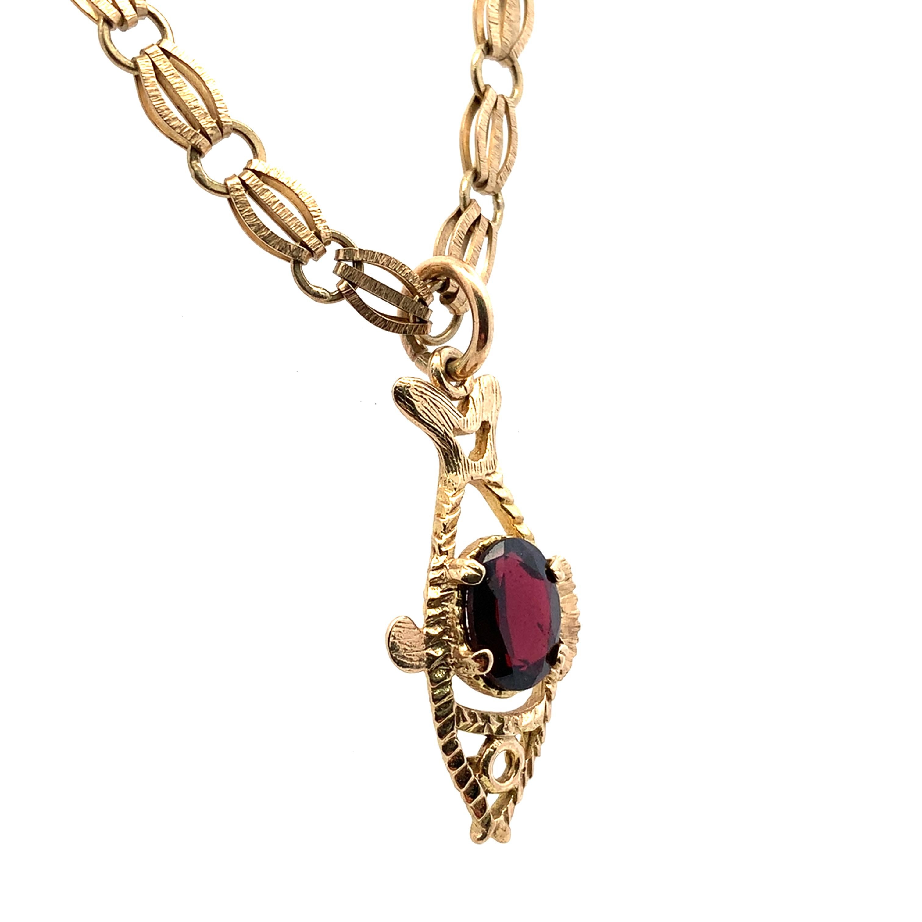 Garnet vintage fish shaped pendant necklace yellow gold In New Condition For Sale In London, GB