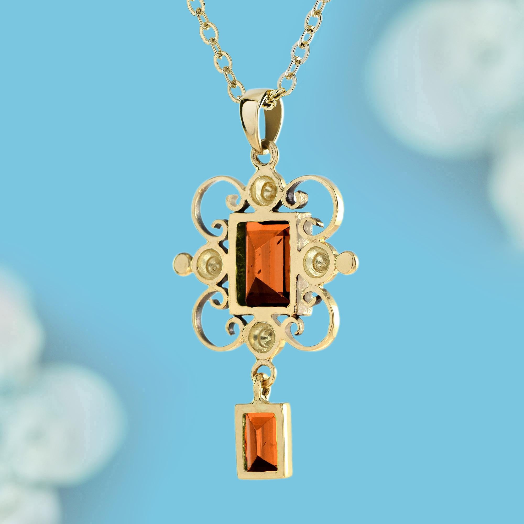 Taille émeraude Pendentif en or jaune 9K grenat de style vintage en vente