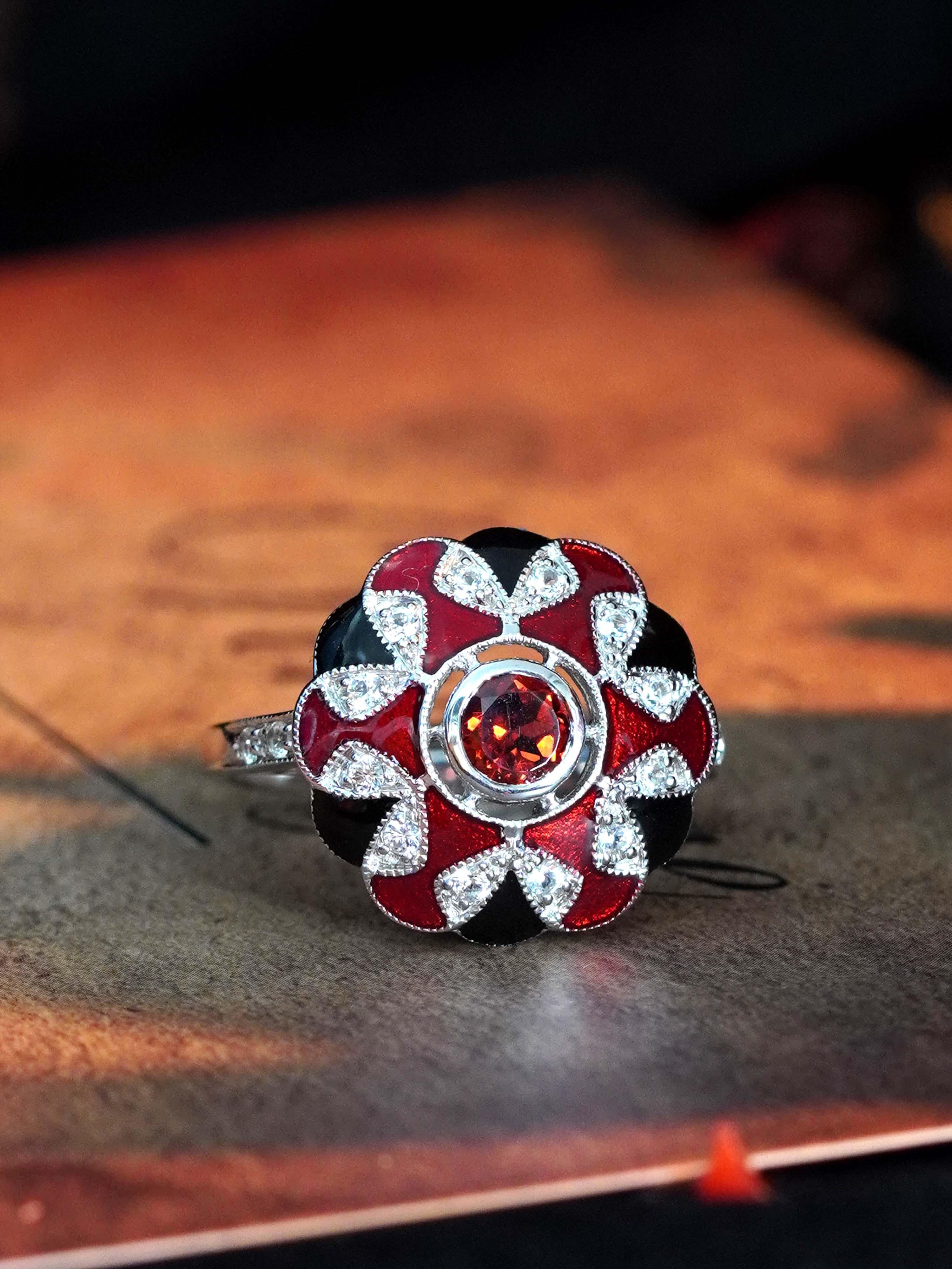 Granat Weißer Saphir und Emaille Art Deco Stil Halo Ring in 9K Weißgold im Angebot 2
