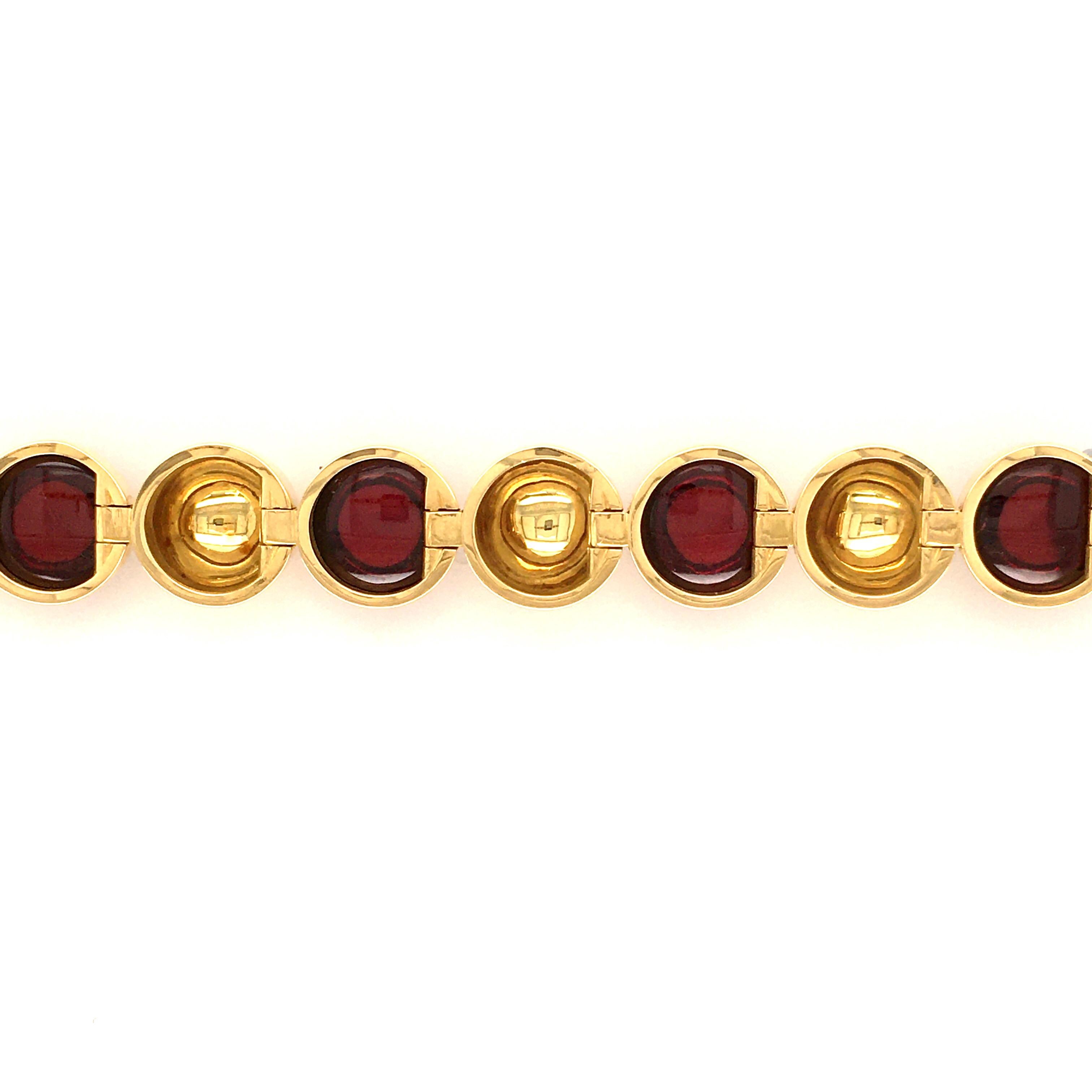 Garnet Yellow Gold Bracelet In Excellent Condition In Lucerne, CH