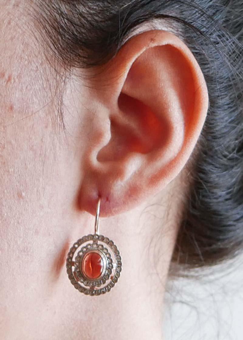 Orecchini con granati, diamanti, oro rosa e argento. In condizioni buone in vendita a Marcianise, Marcianise (CE)