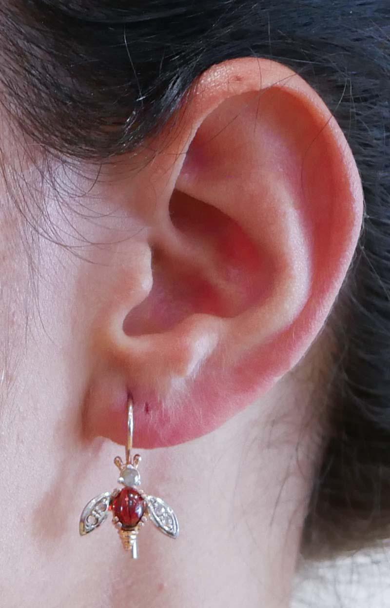 Ohrringe in Fliegenform mit Granaten, Diamanten, Roségold und Silber. im Zustand „Gut“ im Angebot in Marcianise, Marcianise (CE)